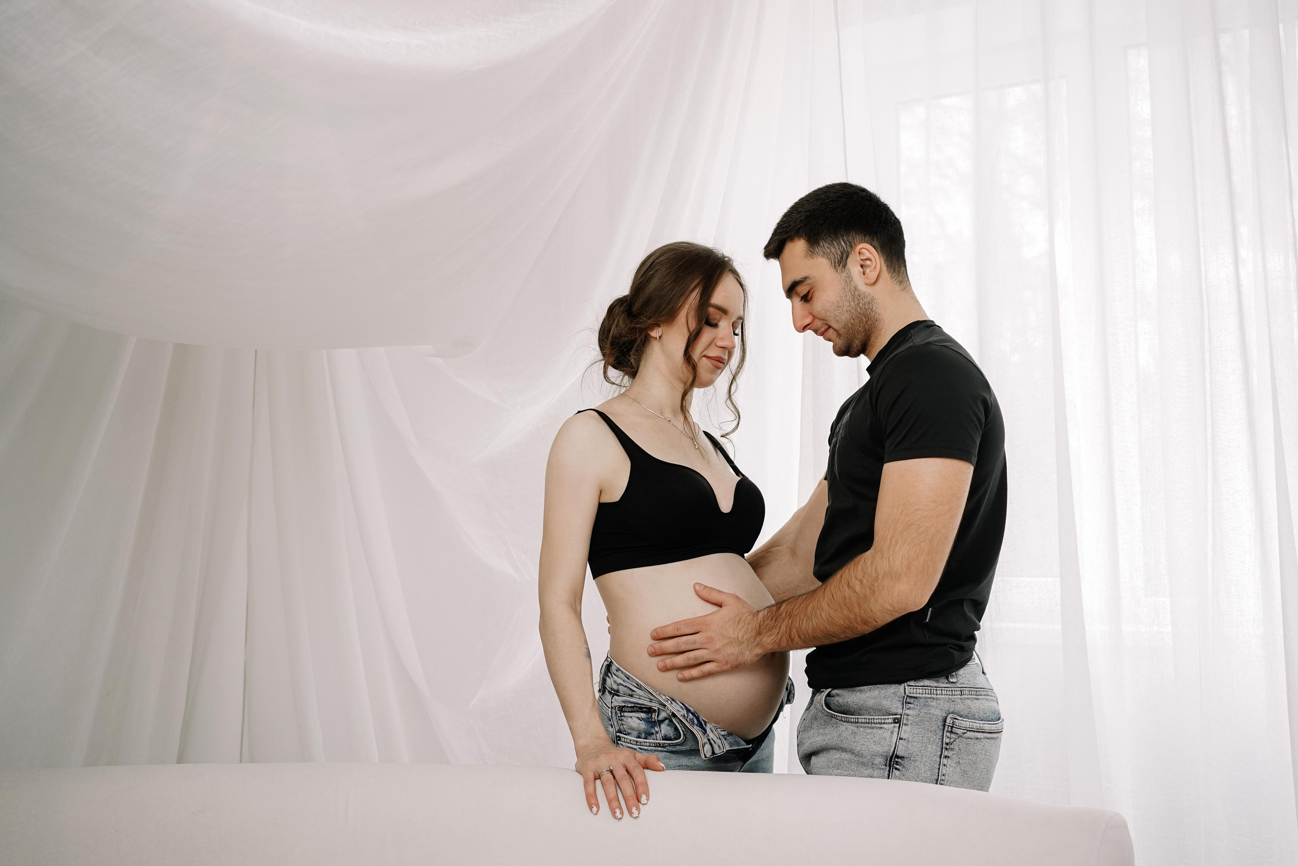 Беременная фотосессия в студии