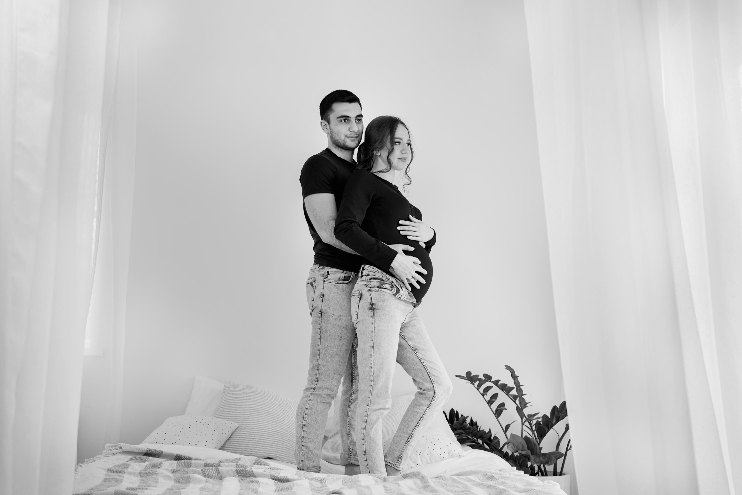 Беременная фотосессия в студии