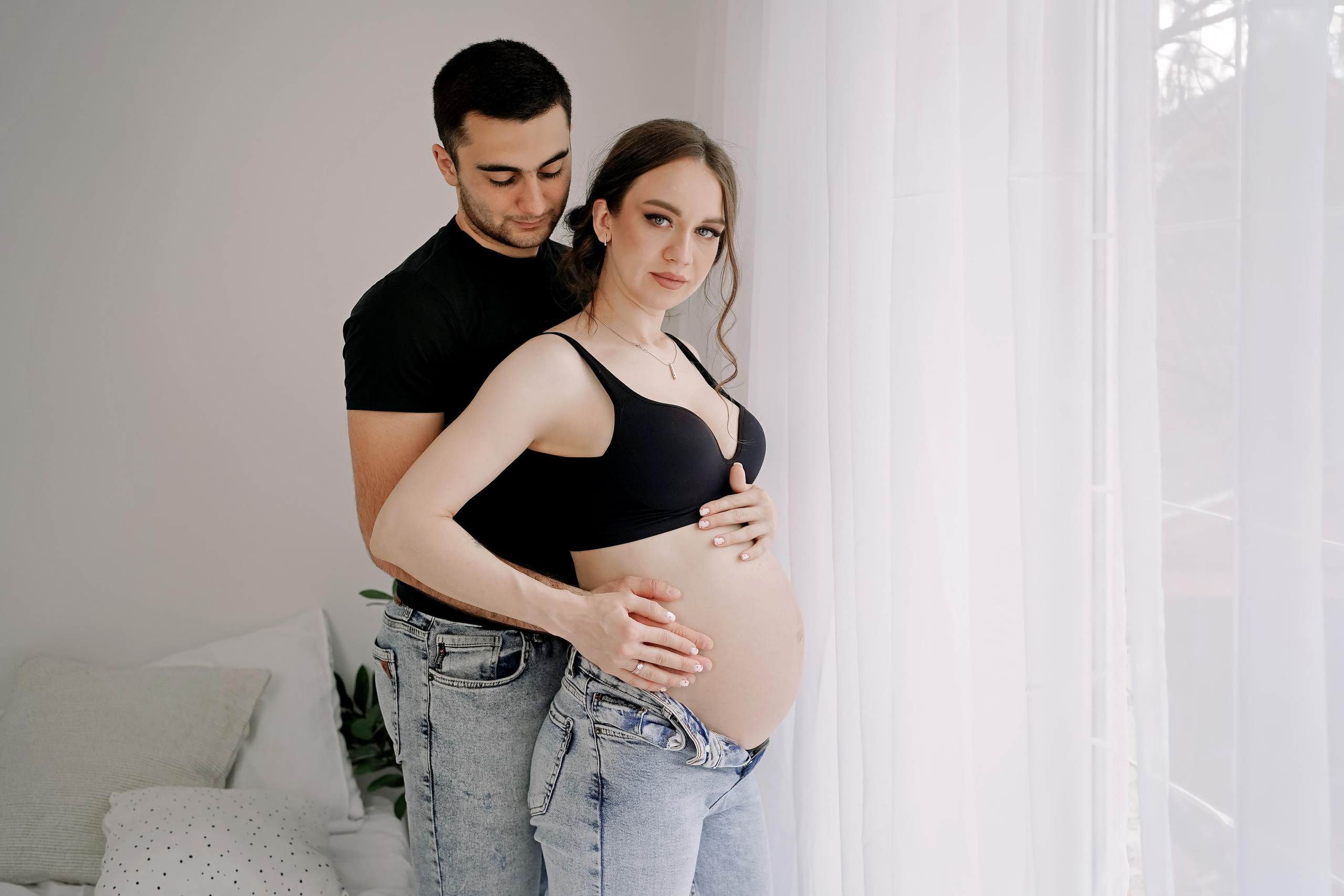 Беременная фотосессия в студии