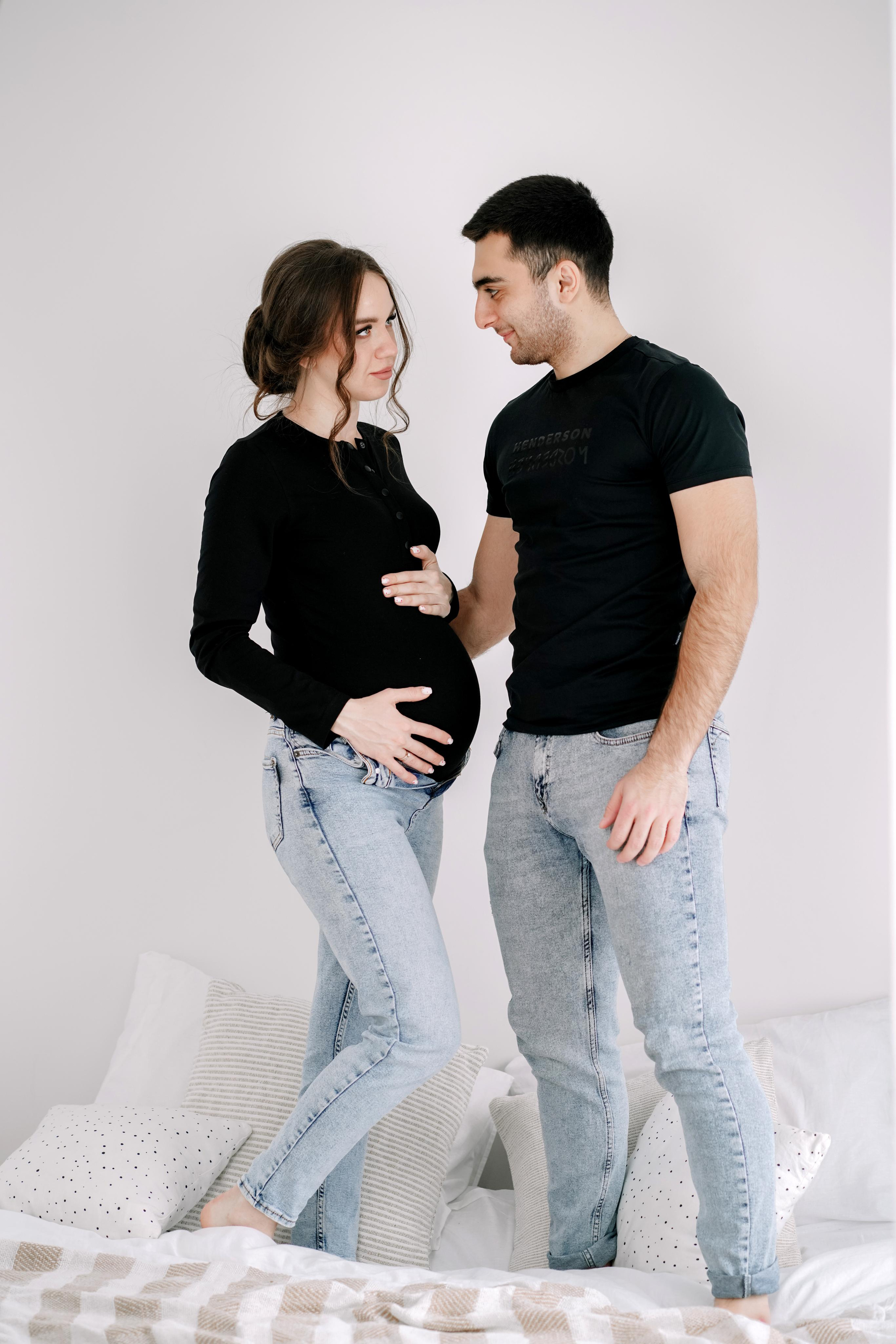 Беременная фотосессия в студии