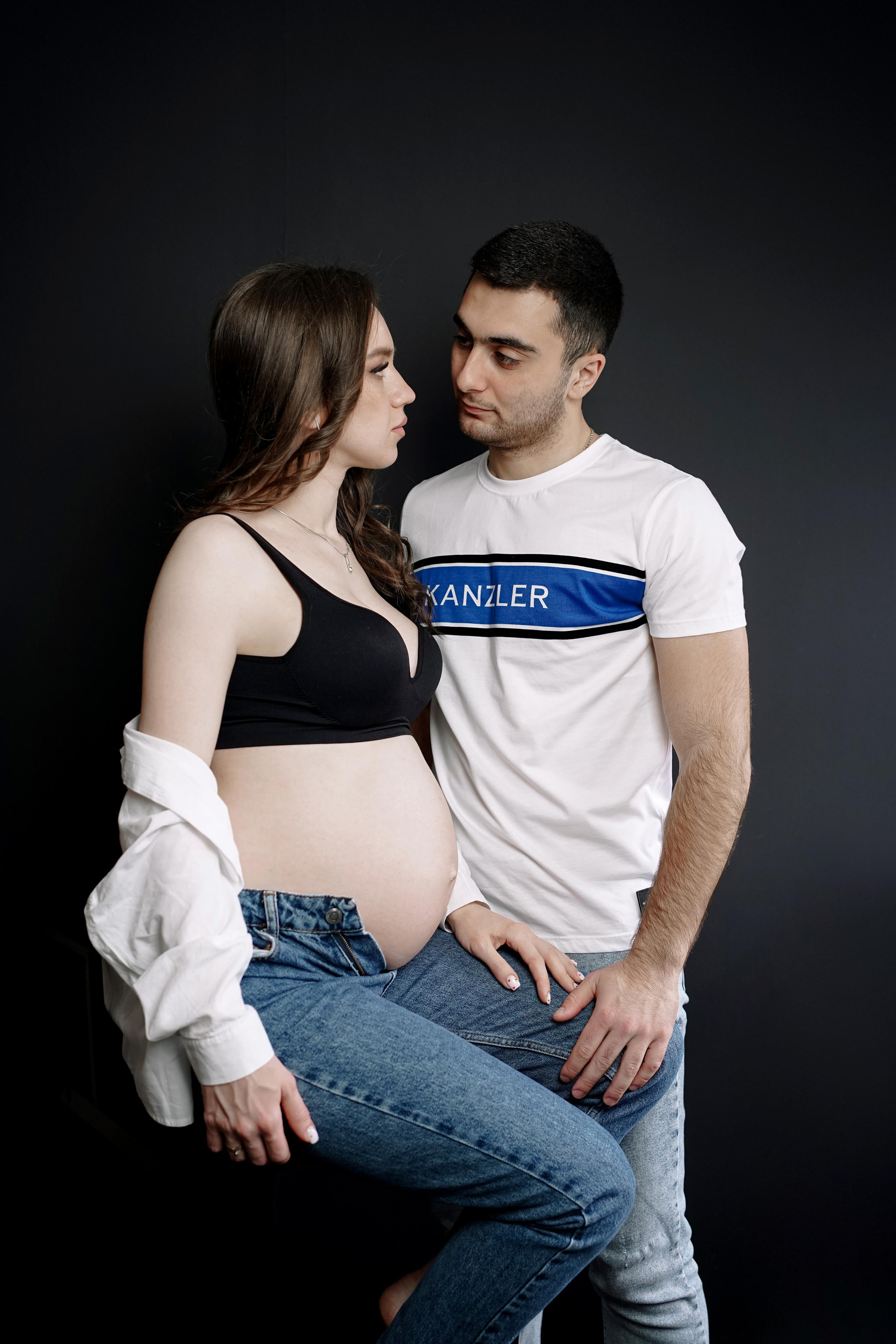 Беременная фотосессия в студии