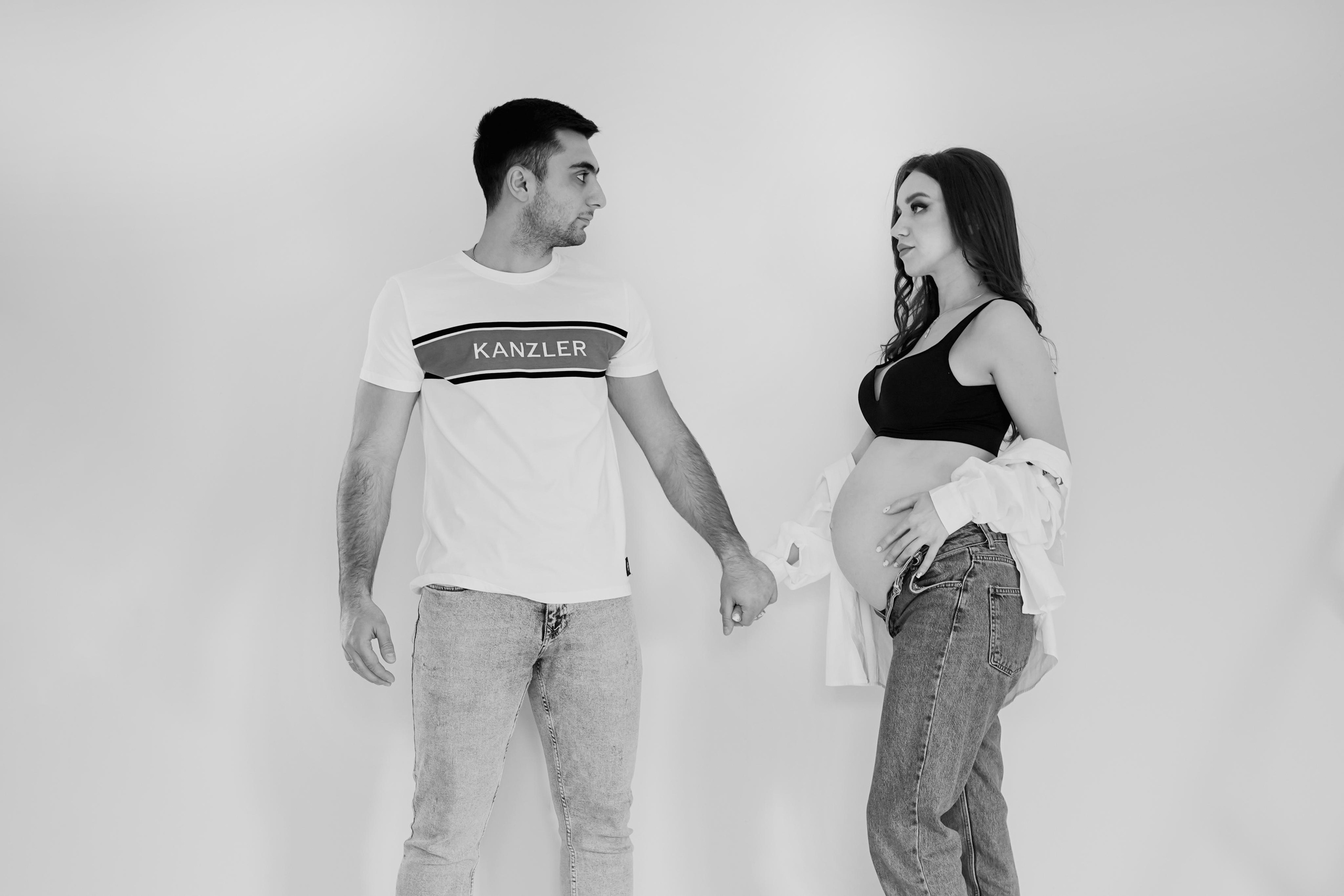 Беременная фотосессия в студии