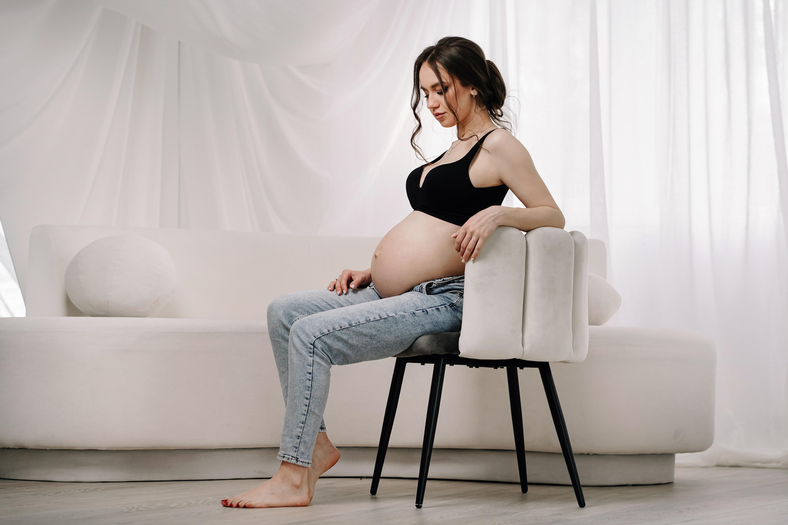 Беременная фотосессия в студии