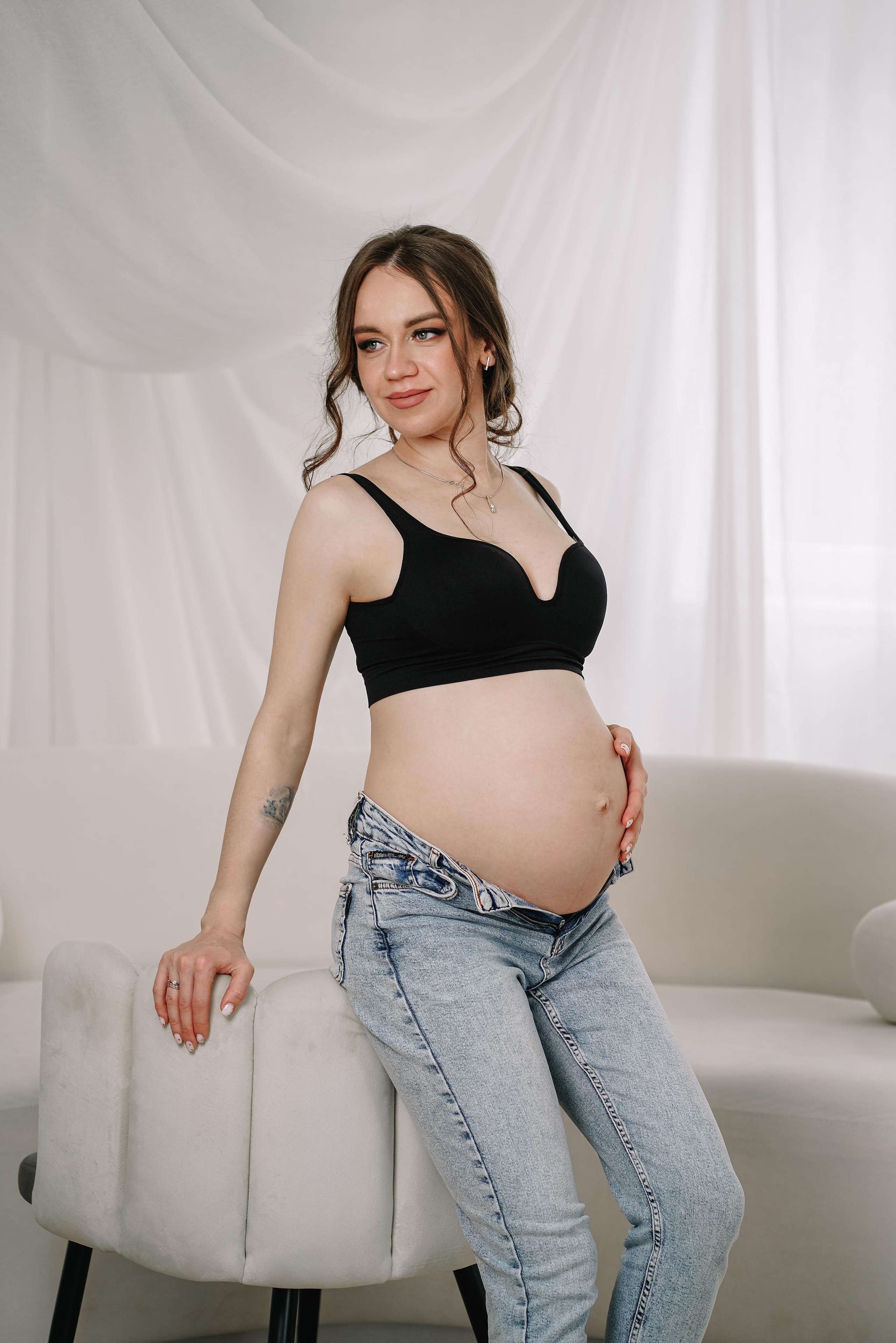 Беременная фотосессия в студии