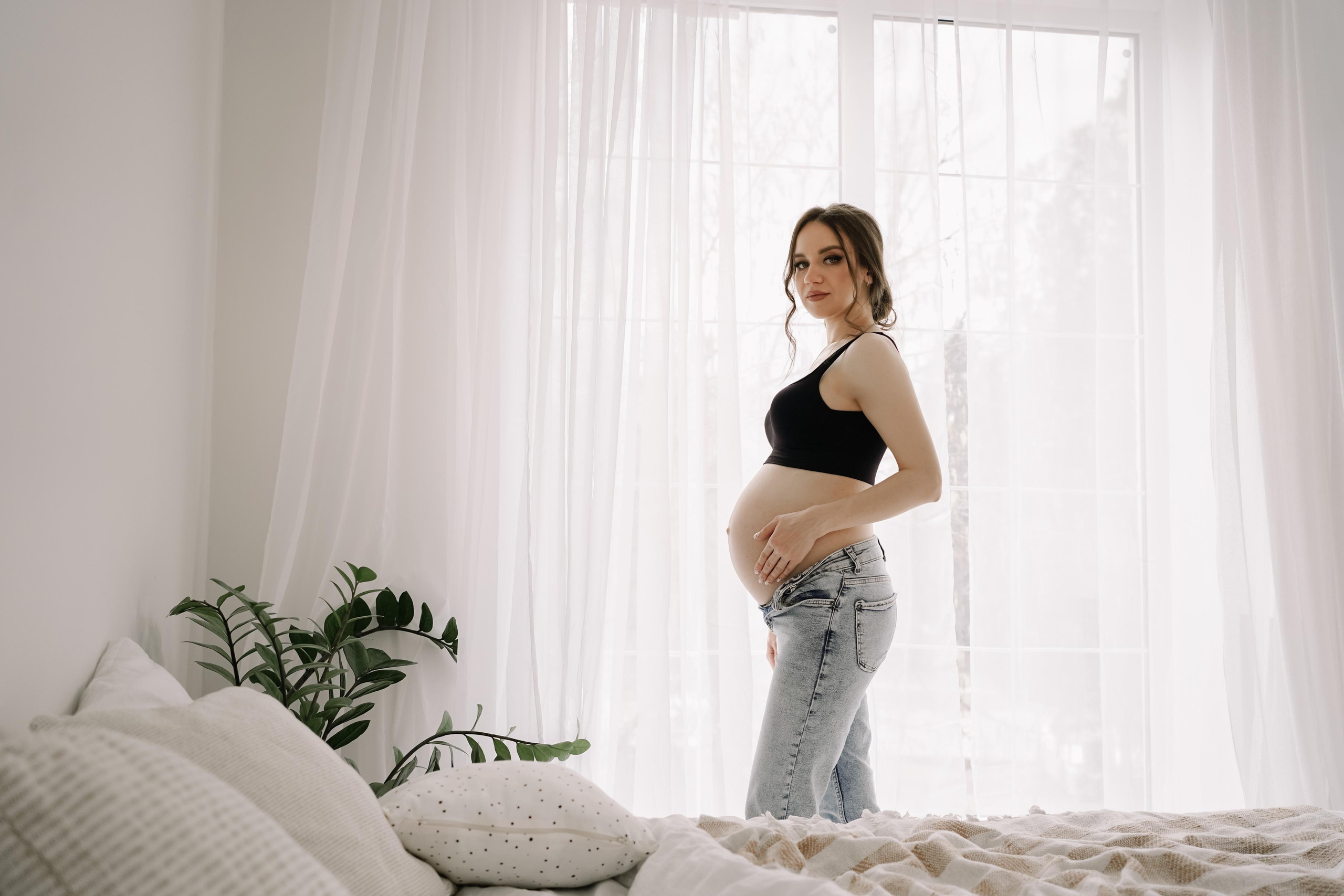 Беременная фотосессия в студии