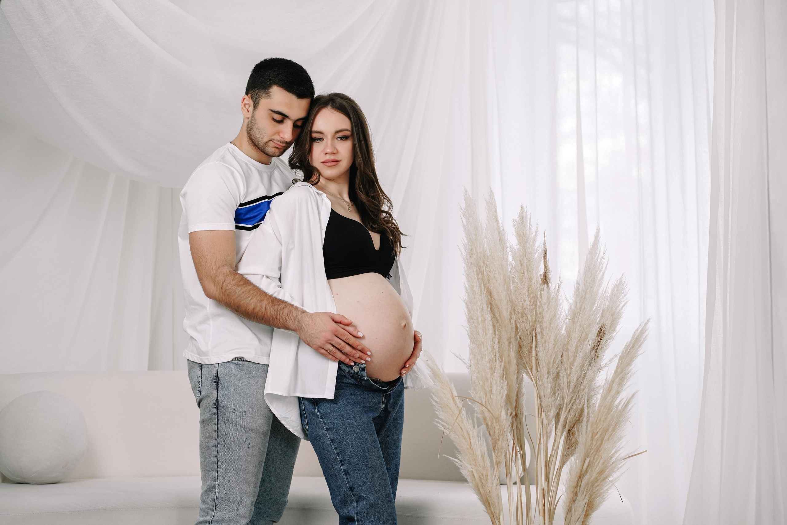 Беременная фотосессия в студии