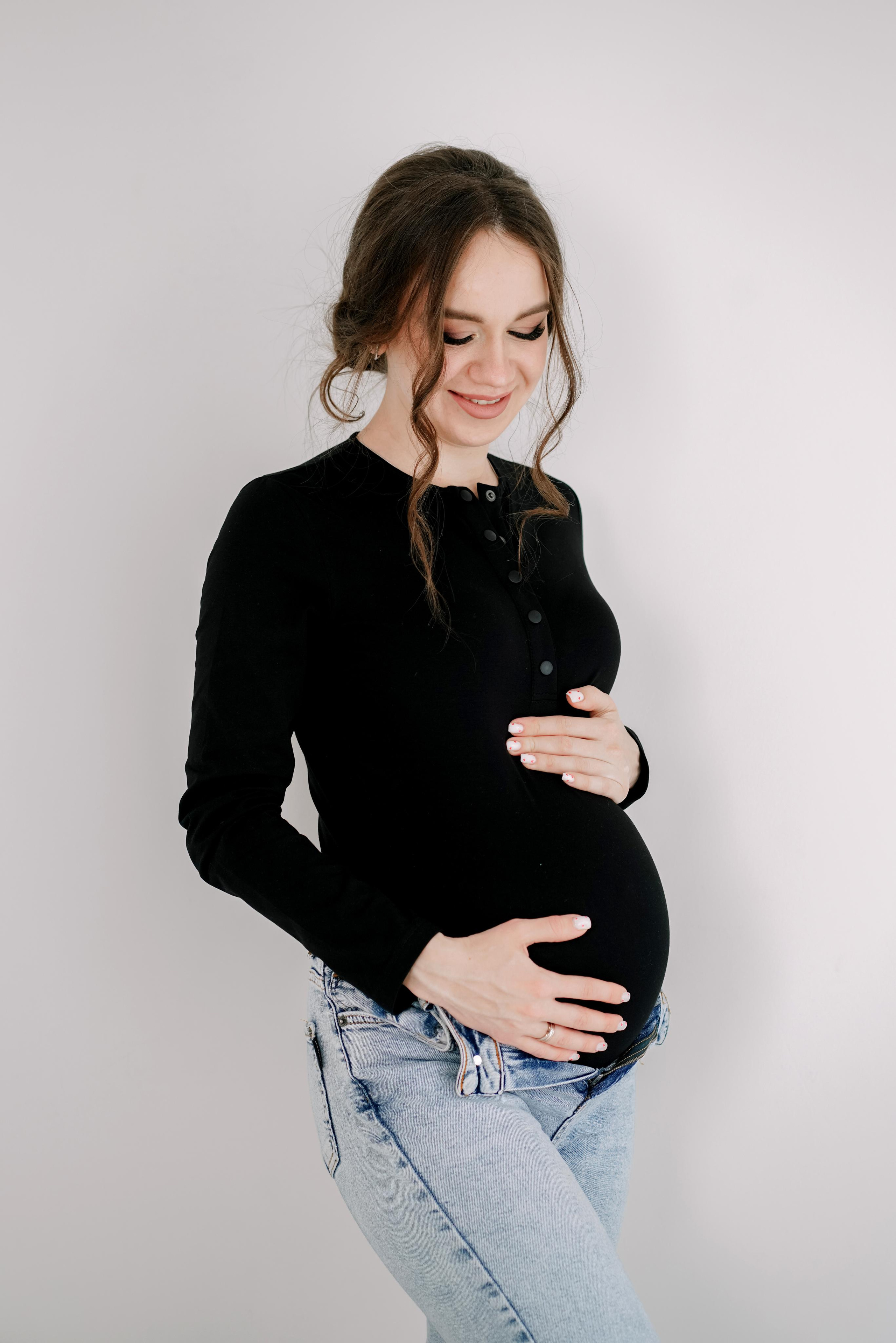 Беременная фотосессия в студии
