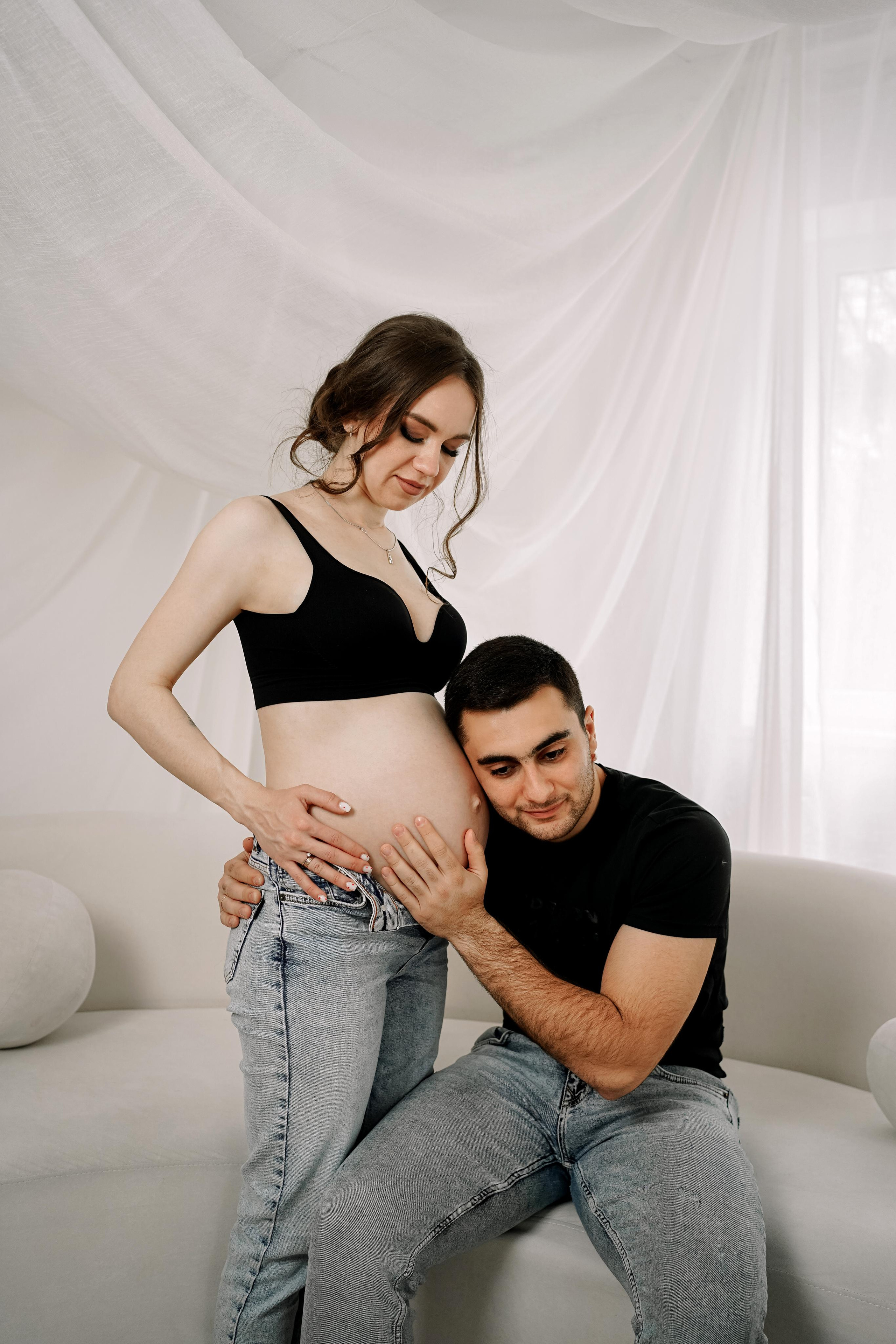 Беременная фотосессия в студии