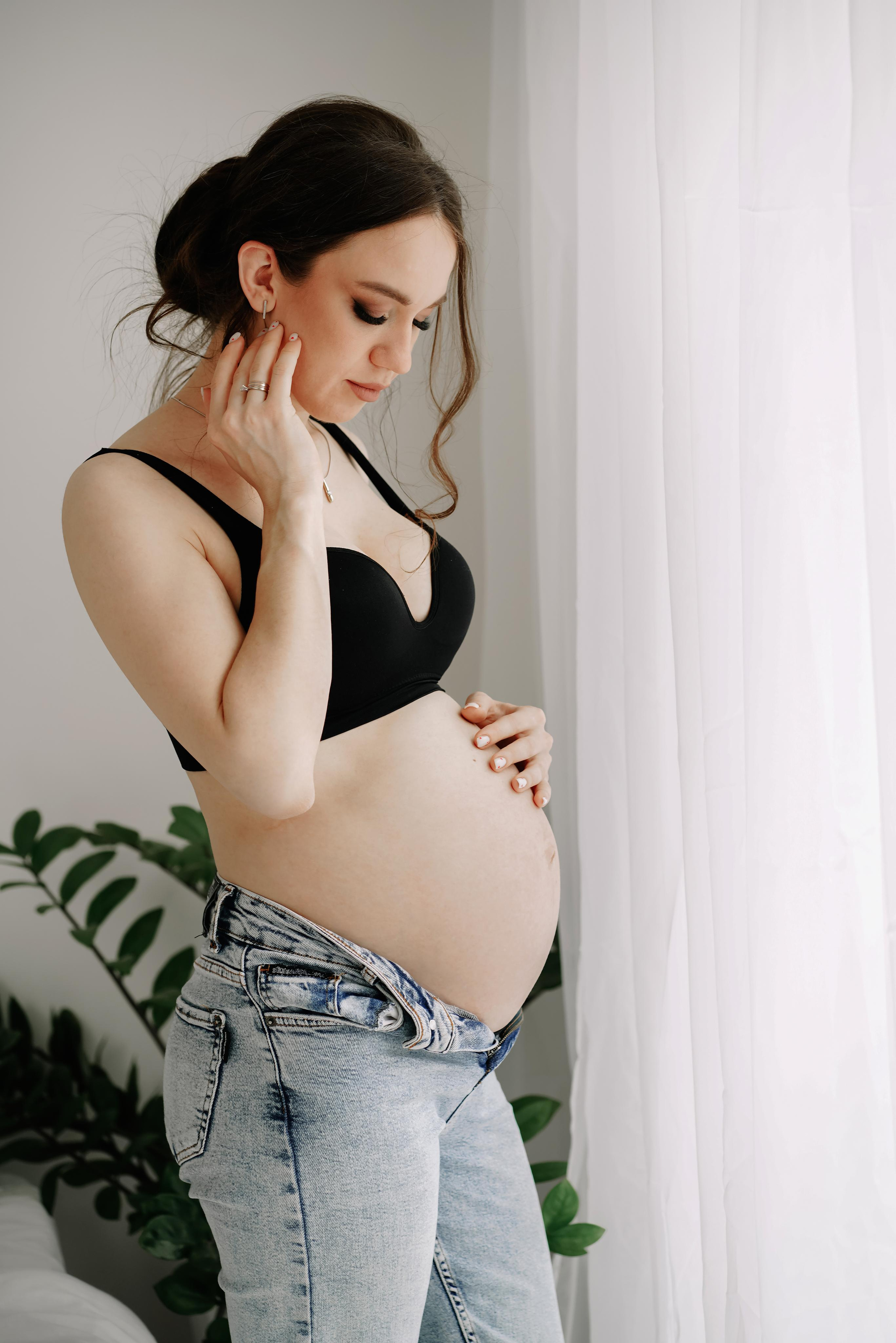 Беременная фотосессия в студии