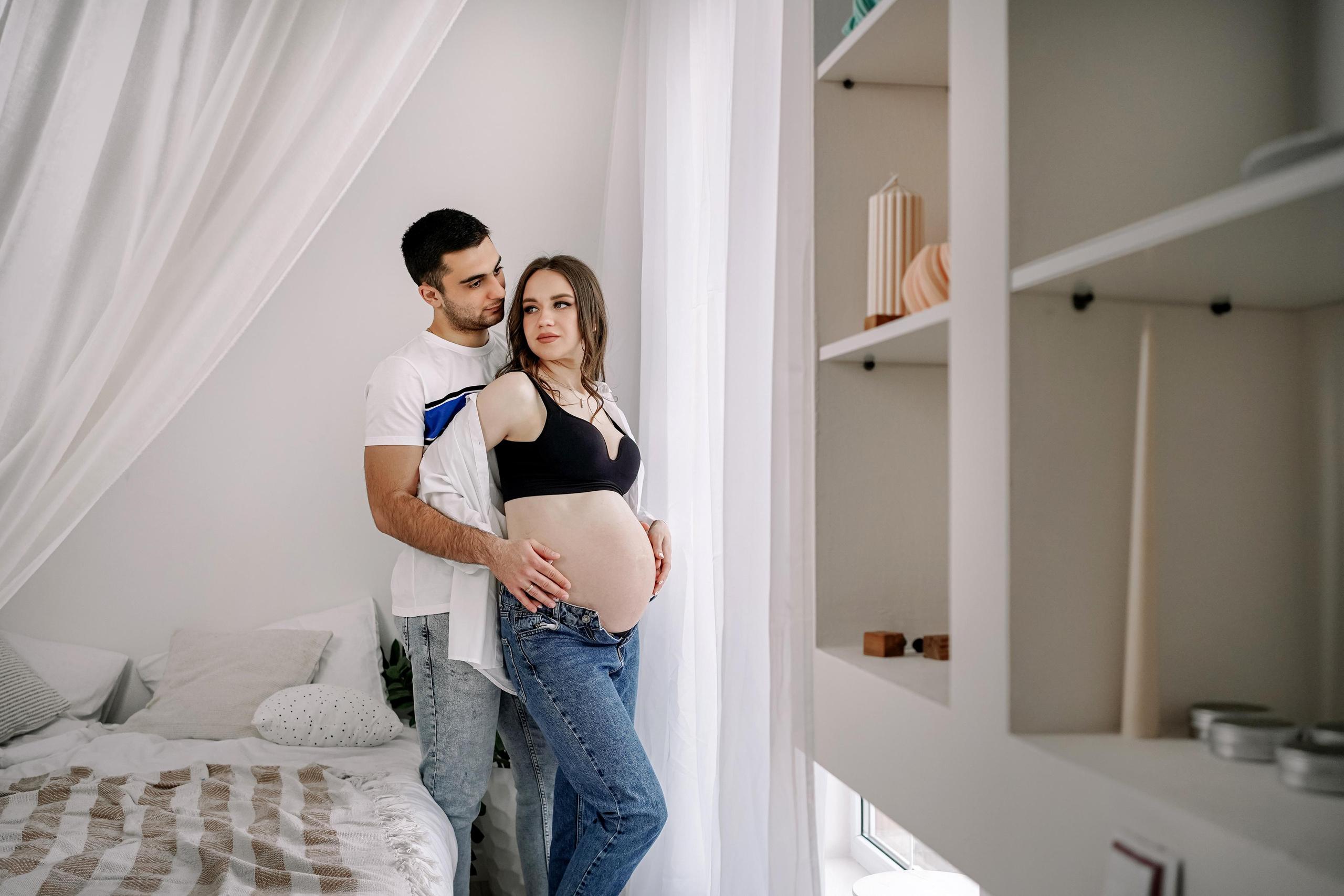 Беременная фотосессия в студии