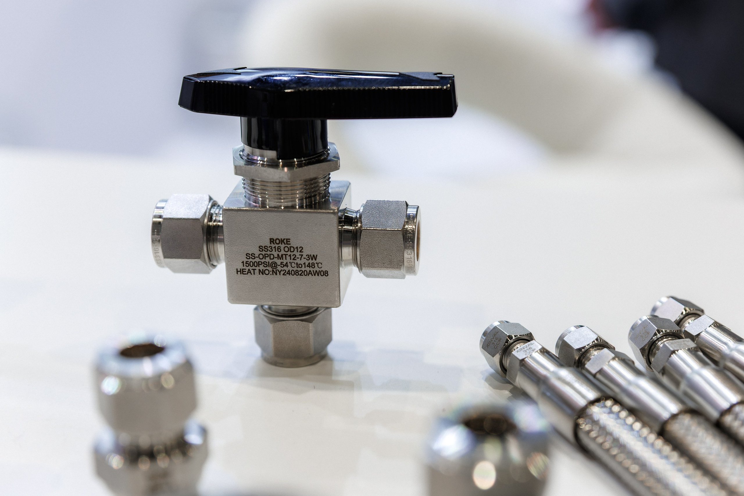 Работа стенда ROKE — Газовый Форум 2025. Репортажный фотограф в Москве Сергей Мирошников