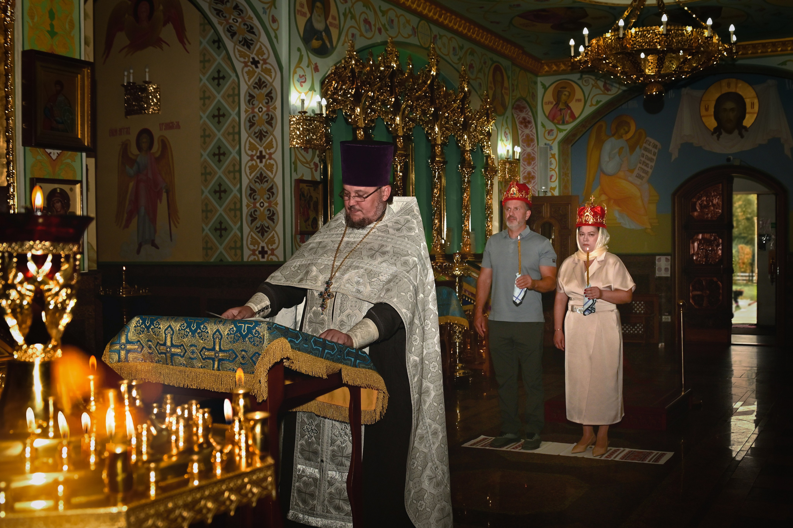 Таинство в храме. Фотограф Наташа Белецкая
