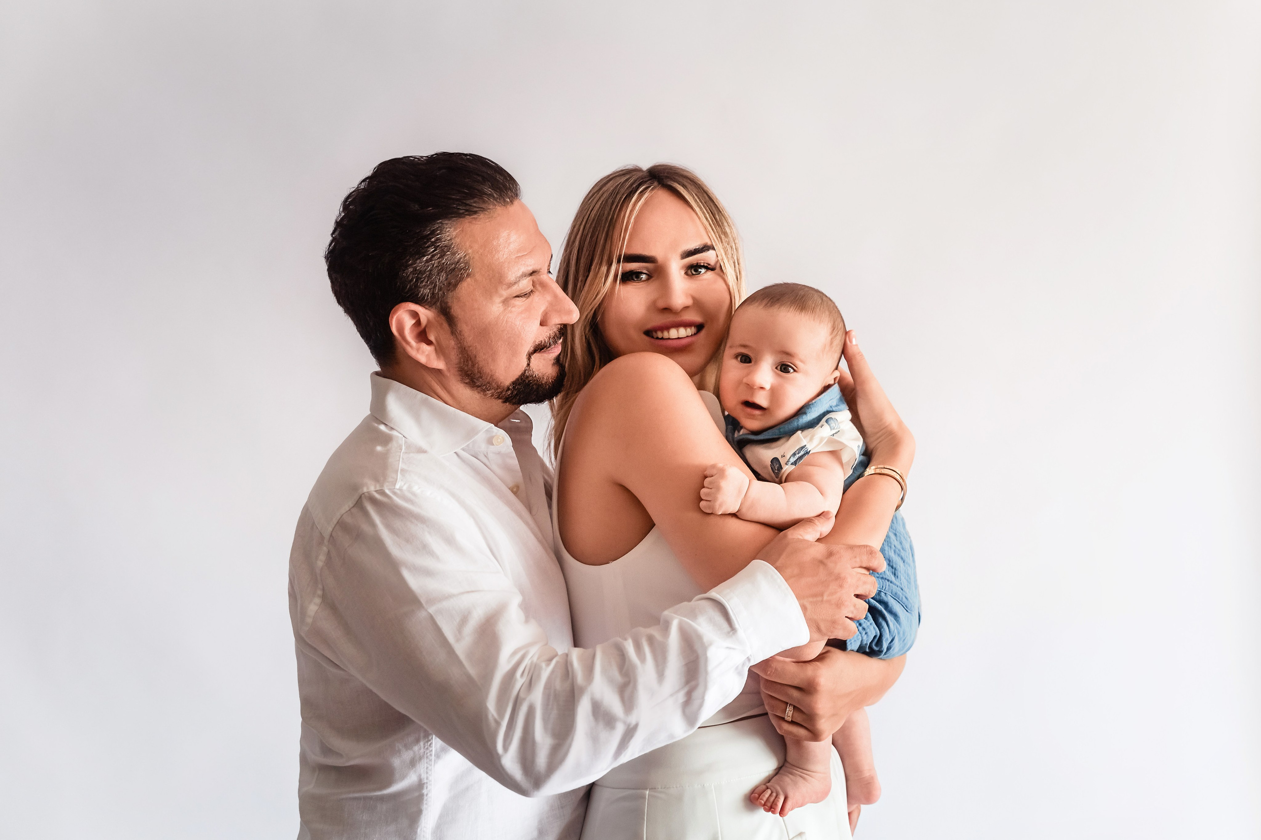 Photo session with three-month-old baby. Professional family and children’s photographer in Izmir Irina Eron