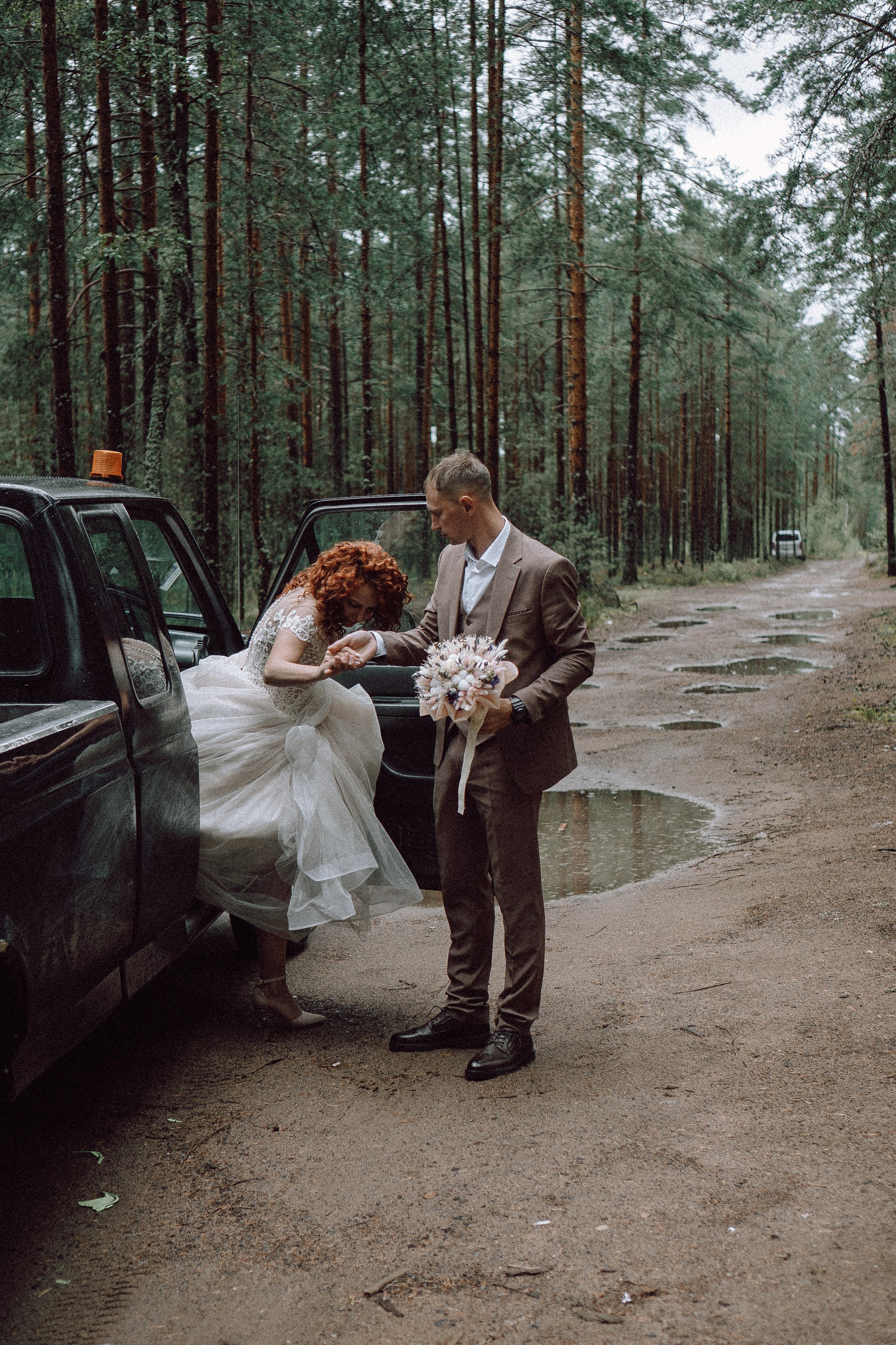 СВАДЕБНАЯ ФОТОСЕССИИЯ ПАРЫ В ГОРОДЕ ПРИОЗЕРСК В СОСНОВОМ ЛЕСУ И С ПИКАПОМ. Профессиональный фотограф, Санкт-Петербург — Виктория Богомолова