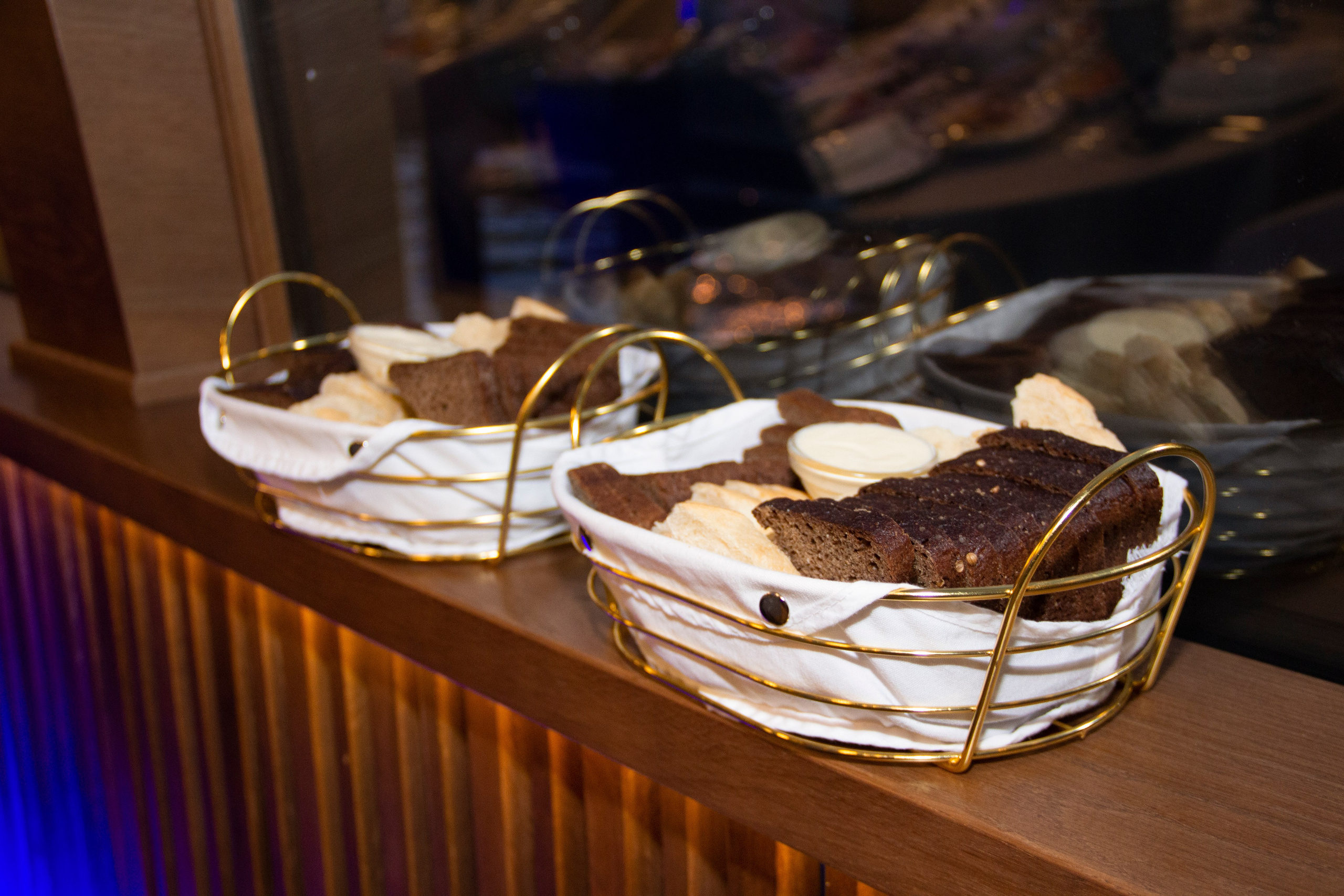 Съемка для сайта аренды катеров в Санкт-Петербурге, подготовка к свадебной прогулке по рекам и каналам. Фотограф в Санкт-Петербурге Смирнова Диана