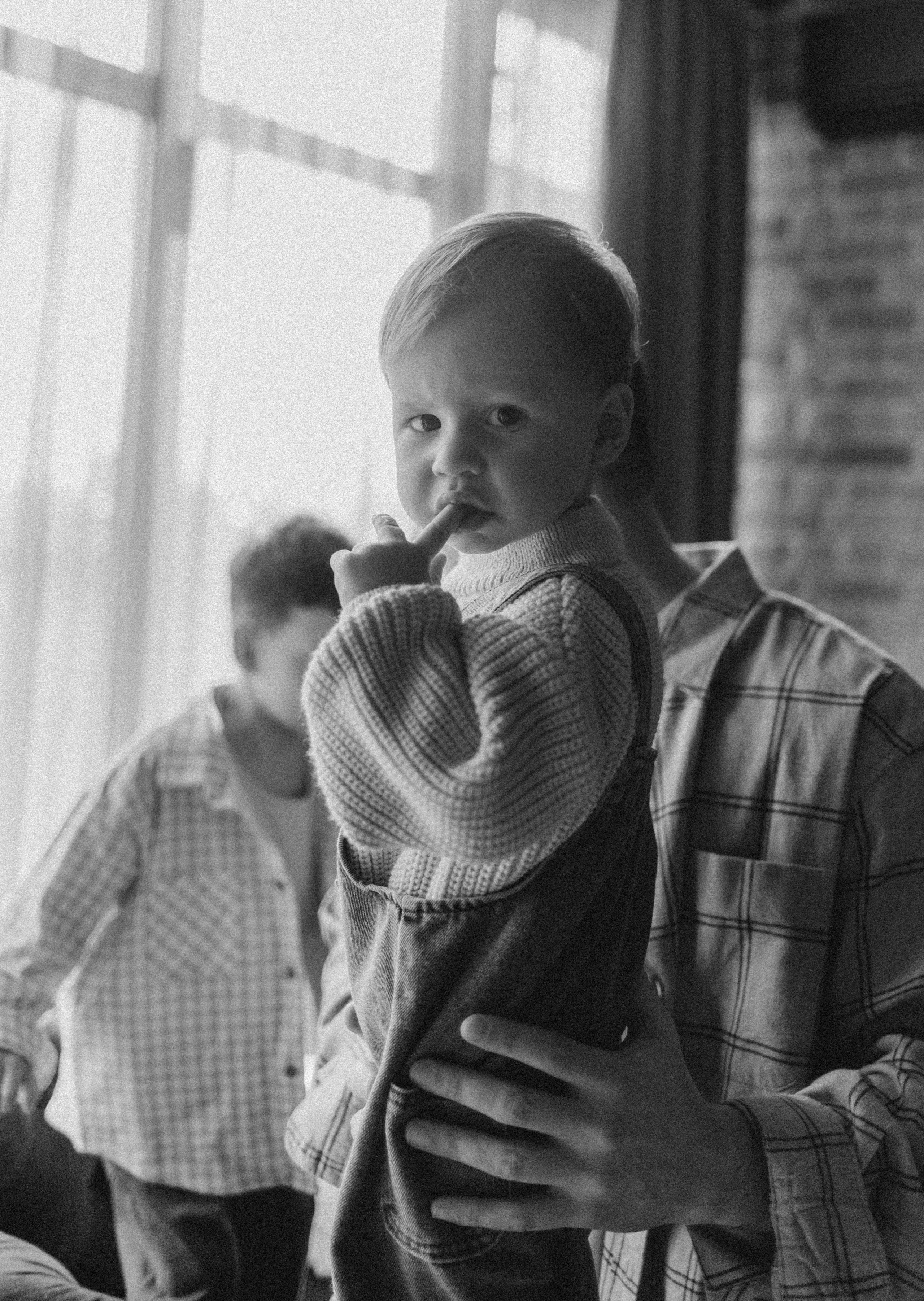 Звонко смеялись