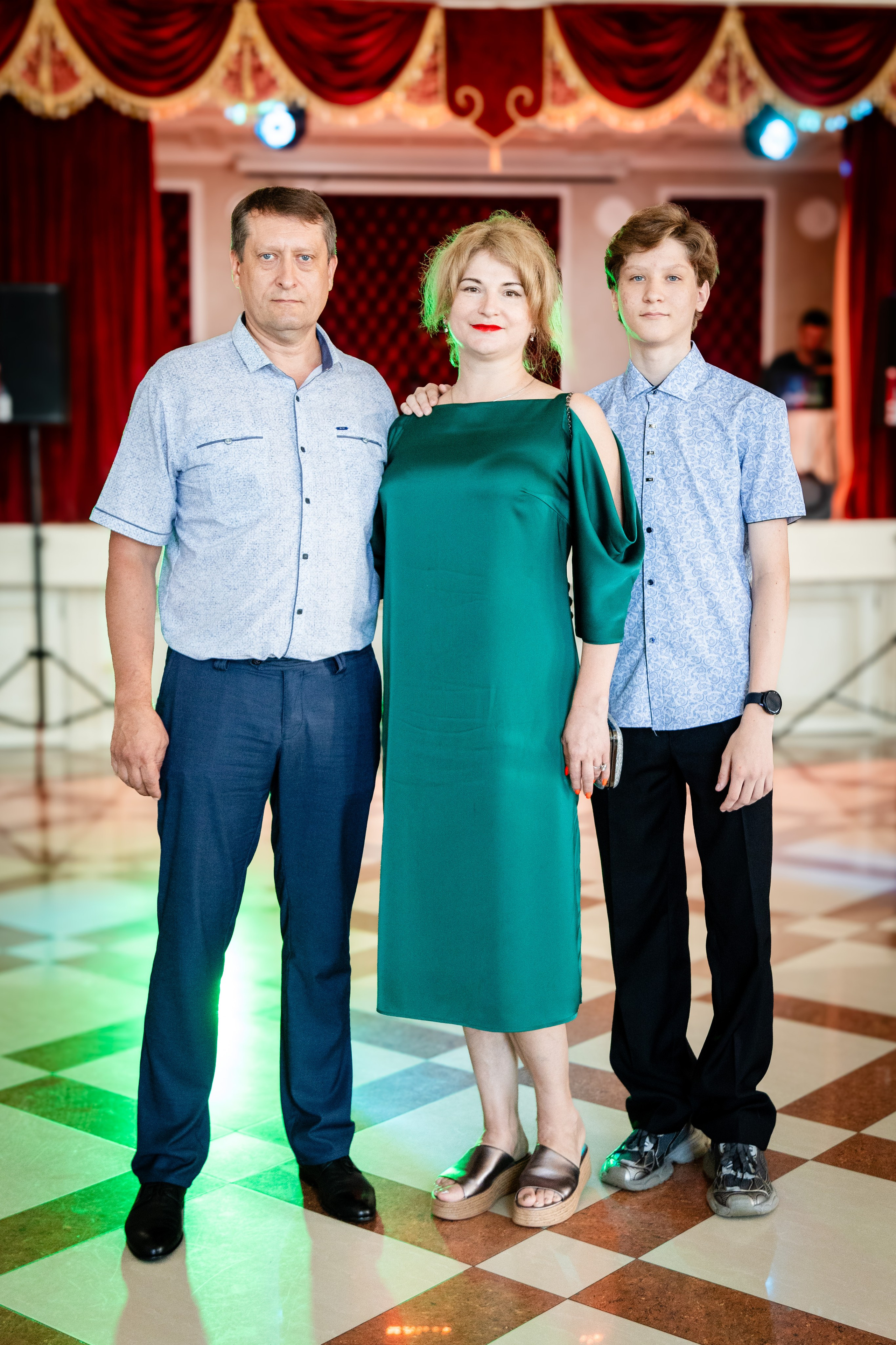 Школьный выпускной. Детский фотограф видеограф в Хабаровске Михаил Орлов