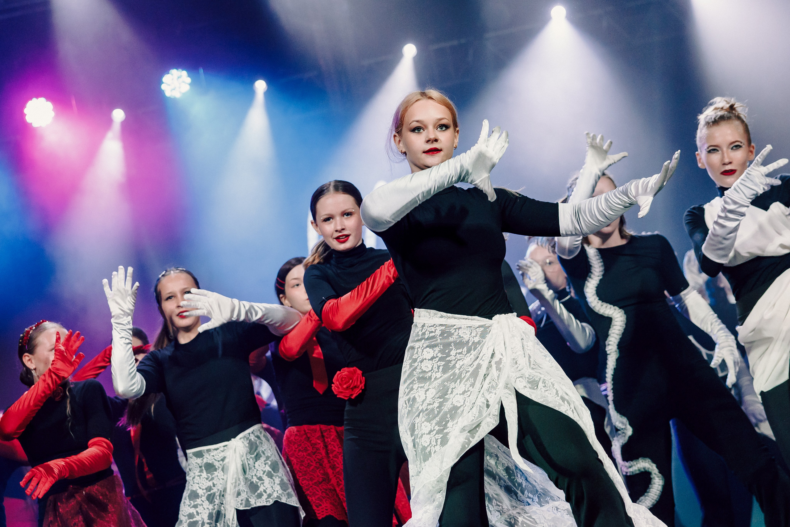 Отчётный концерт танцевальной школы «Red Rabbits» 2025. Лёшка Варзегов — фотограф