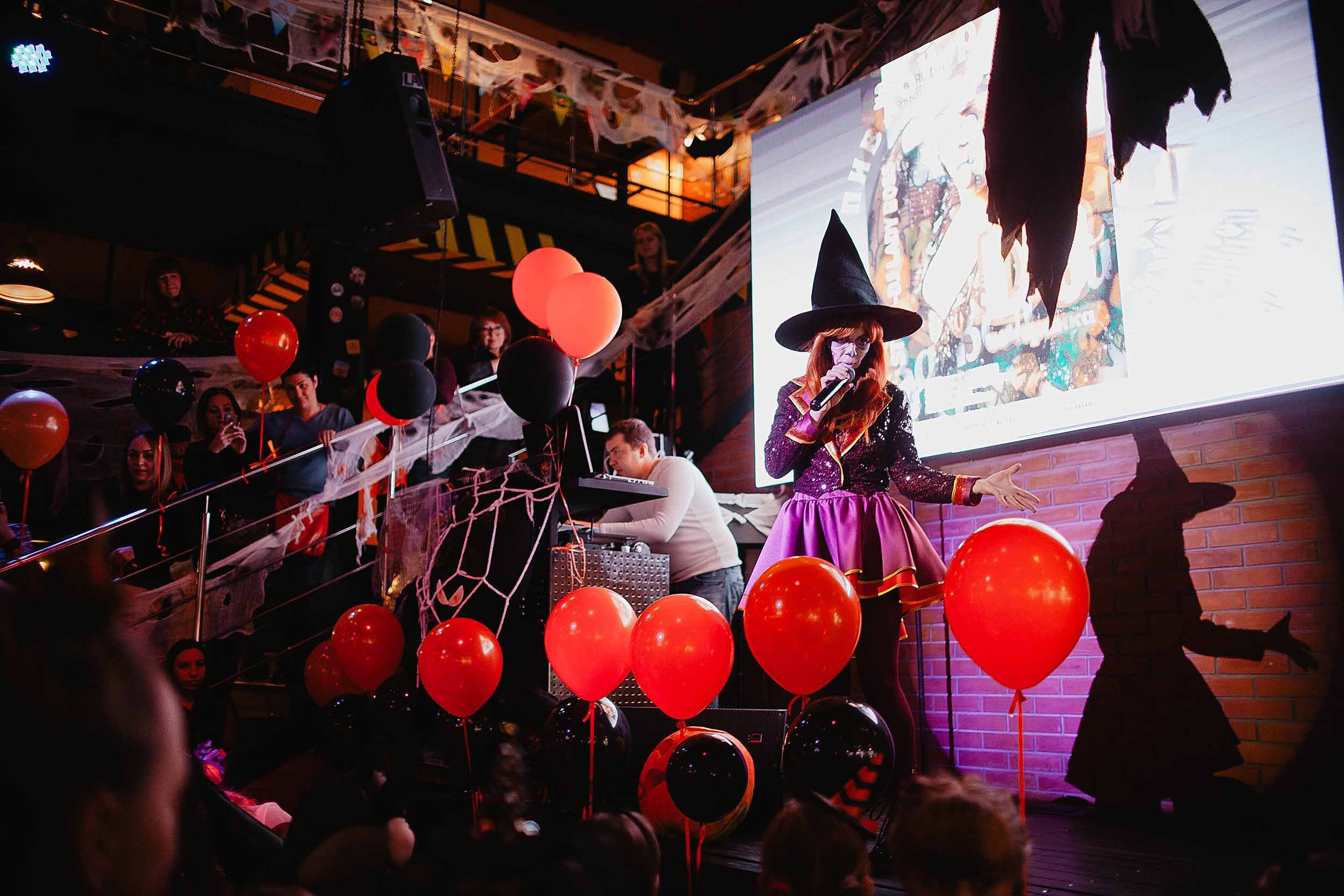 Хэллоуин в «Свои да наши». Ваш репортажный фотограф Артемий Антонов