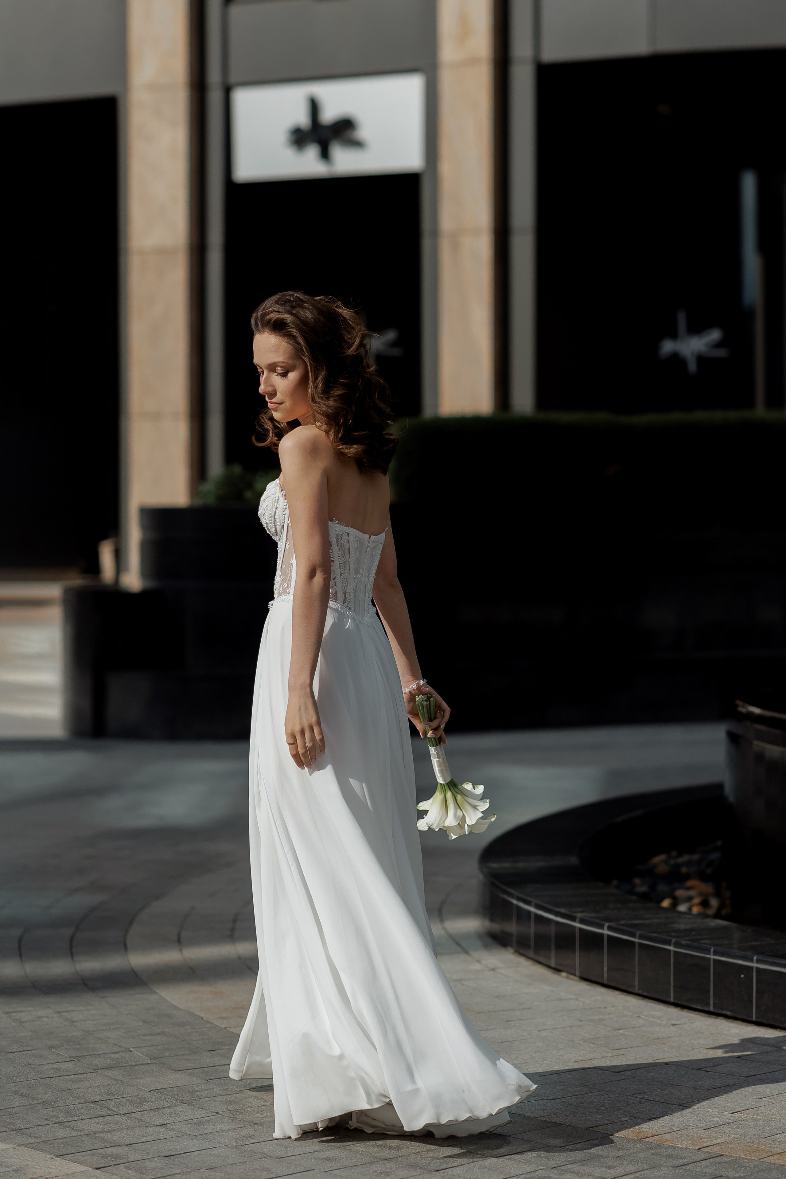 Свадебная прогулка по городу. Свадебный фотограф в Москве Дарья Олендарёва