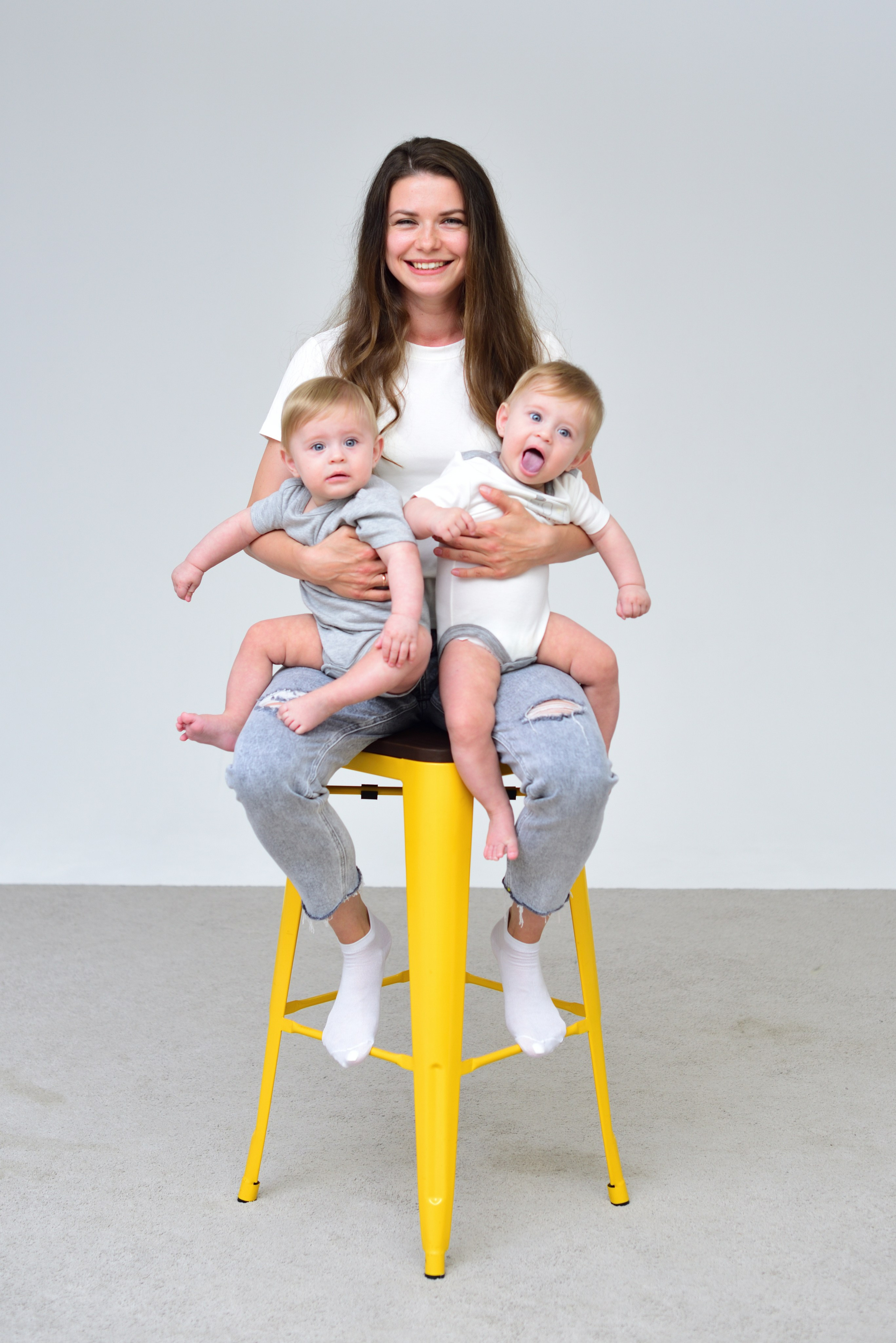 Семья в фотостудии. Ваш персональный фотограф в Москве ЮША