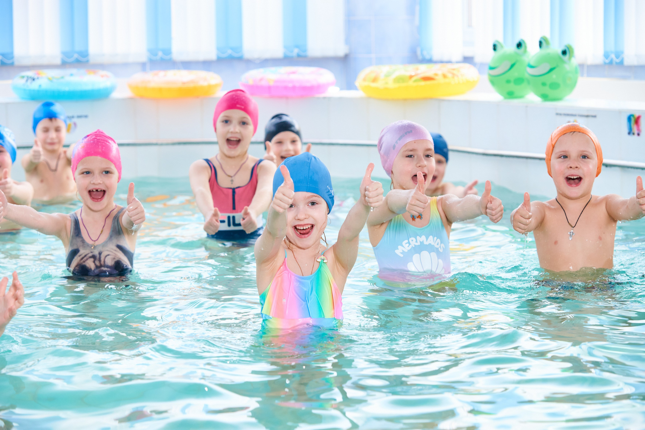 Занятие в бассейне. Childrenfoto.ru