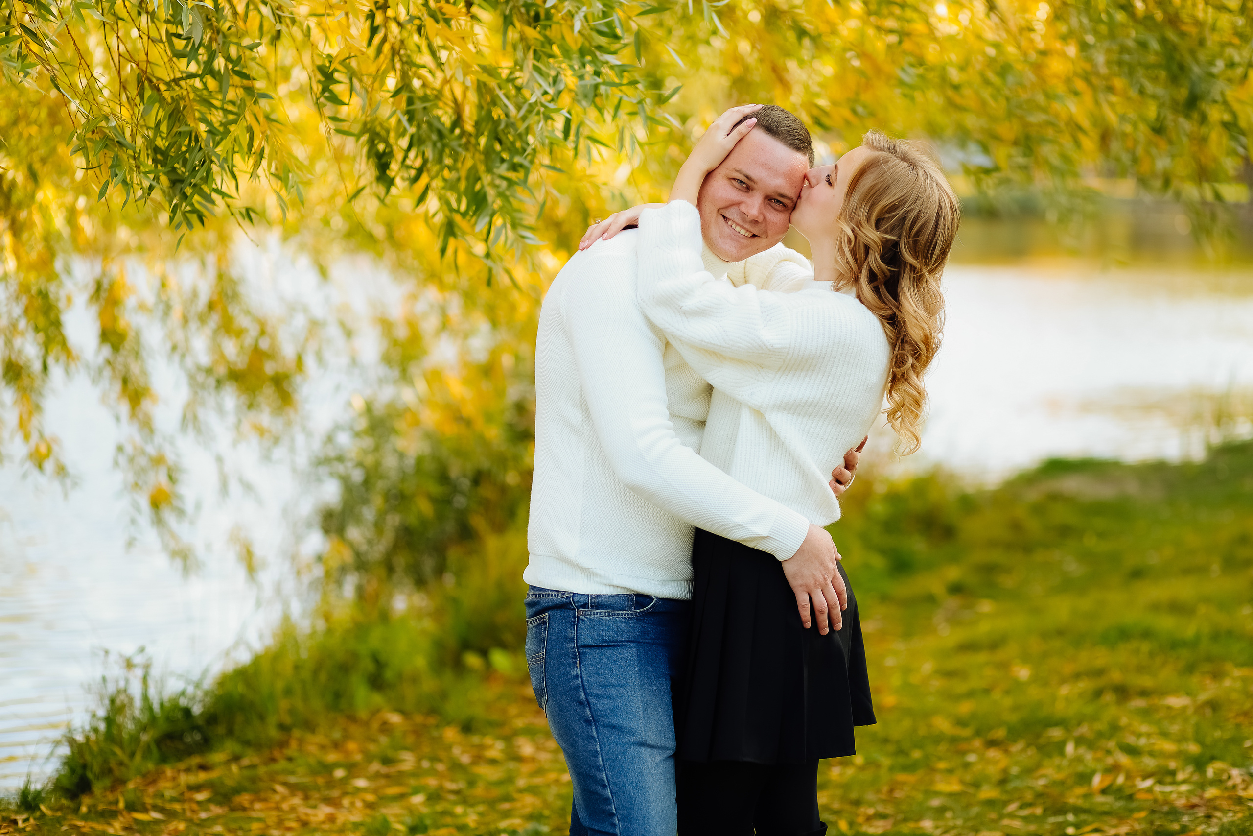 любовь, любовная история, lovestory, фабричный парк, реутово, фотосессия москва, прогулка, осень, осенняя листва, осень в реутово, осень в фабричном парке, фабричный пруд реутов