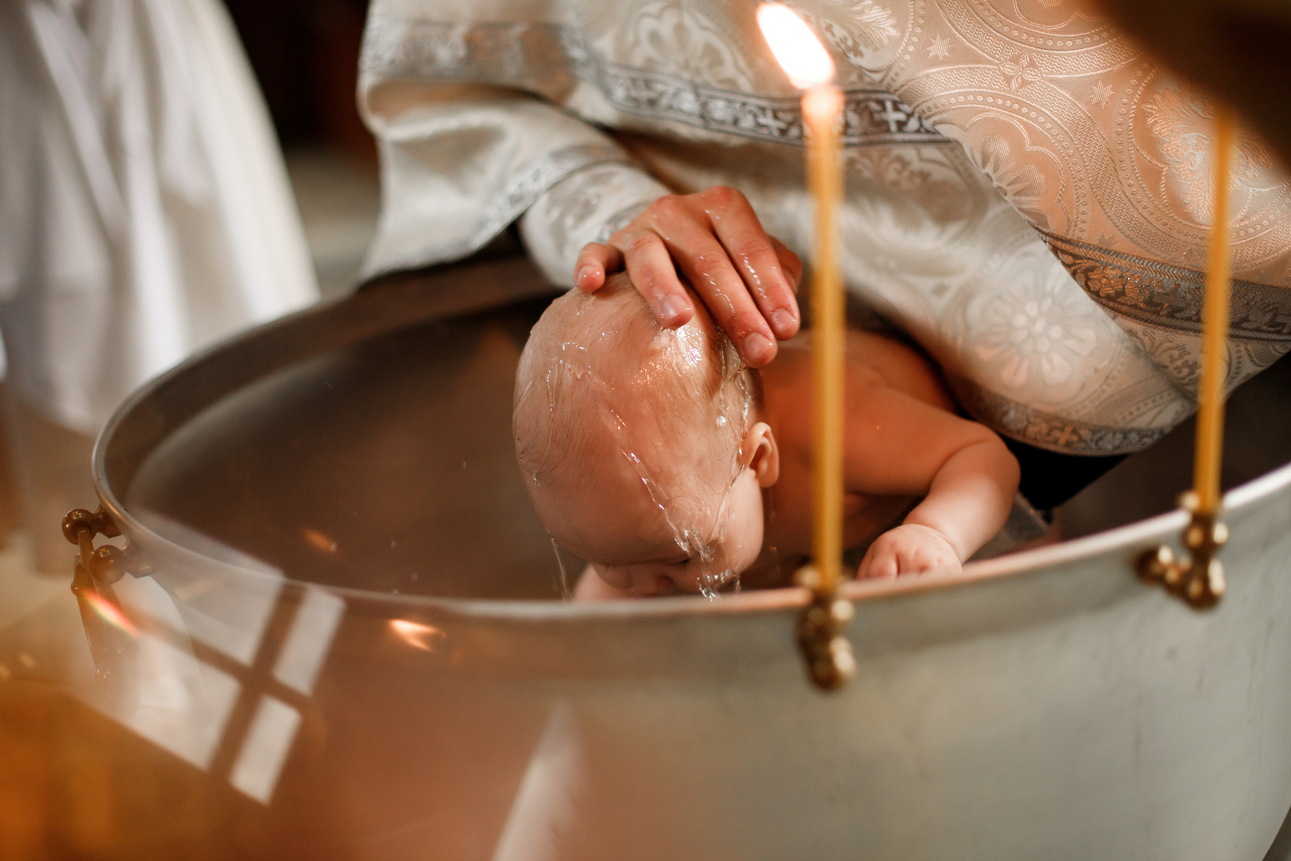 Таинство крещения в Троицкой церкови. Фотограф Карпачан Анастасия