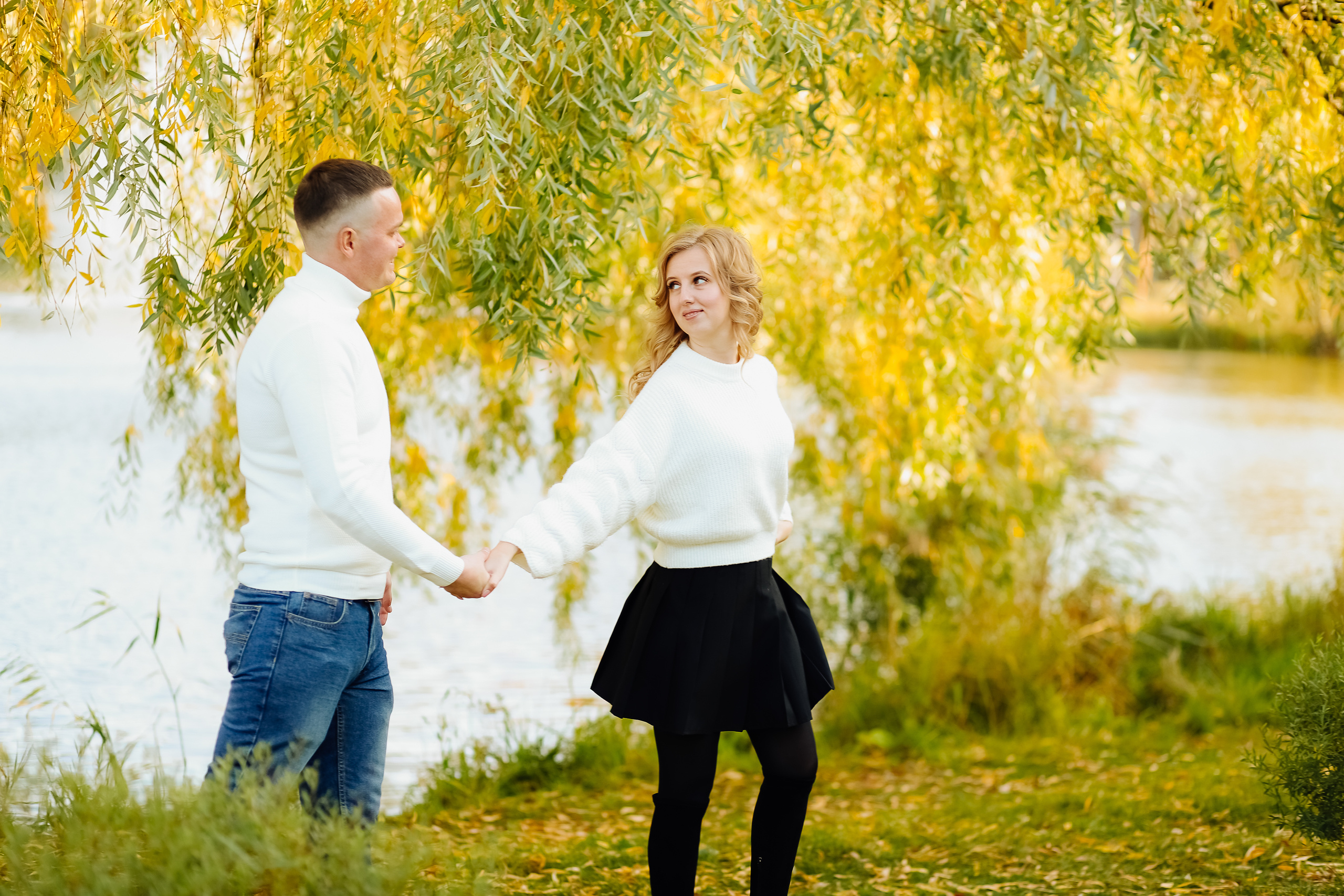 любовь, любовная история, lovestory, фабричный парк, реутово, фотосессия москва, прогулка, осень, осенняя листва, осень в реутово, осень в фабричном парке, фабричный пруд реутов