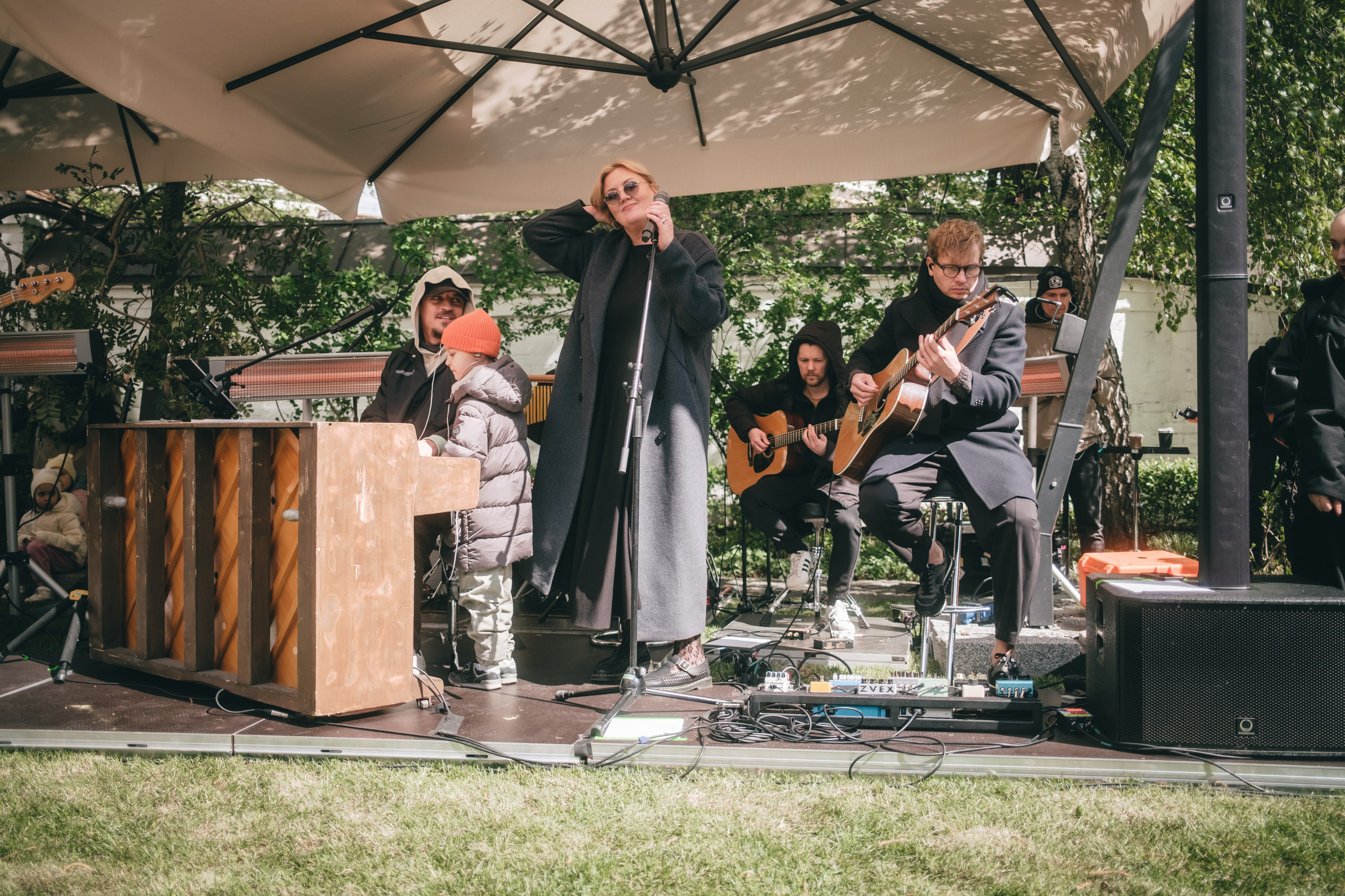 ANTIПA: Музыка во дворе: Антон Беляев & Therr Maitz. Фотограф в Москве Максим Скоробогатов