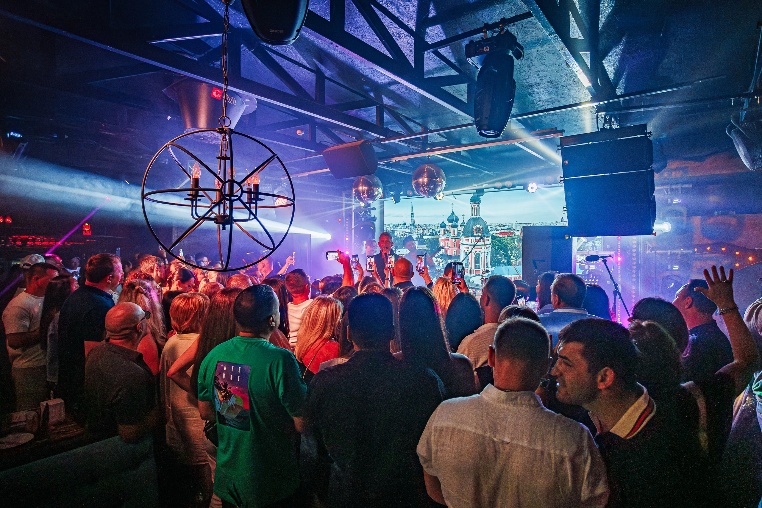 «Митя Фомин"_Чайка на пляже_Ялта_28.06.2025 г. Аминов Руслан | Фотограф