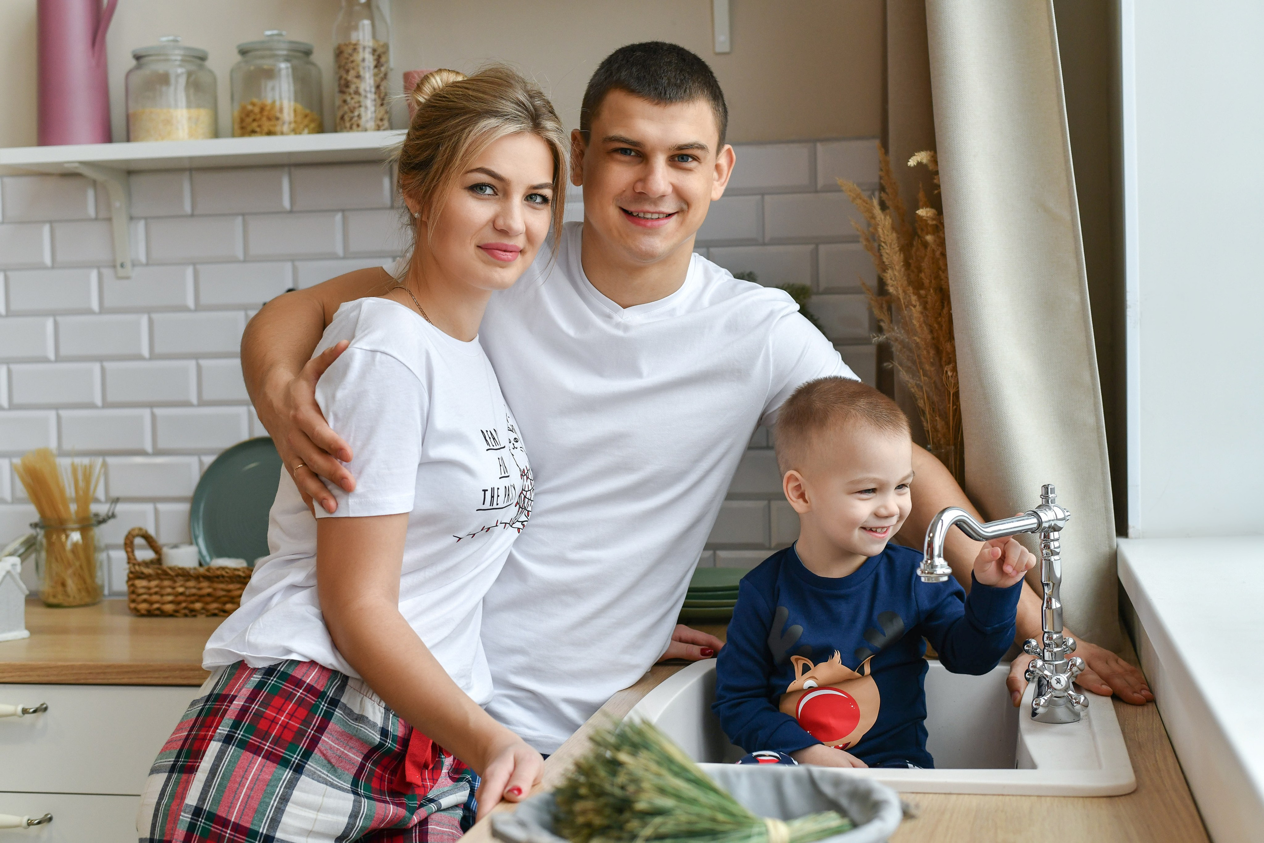 Уютное утро одной красивой семьи. Студия Фотомания. Портретный и контент фотограф в Воронеже Елена Николайчик