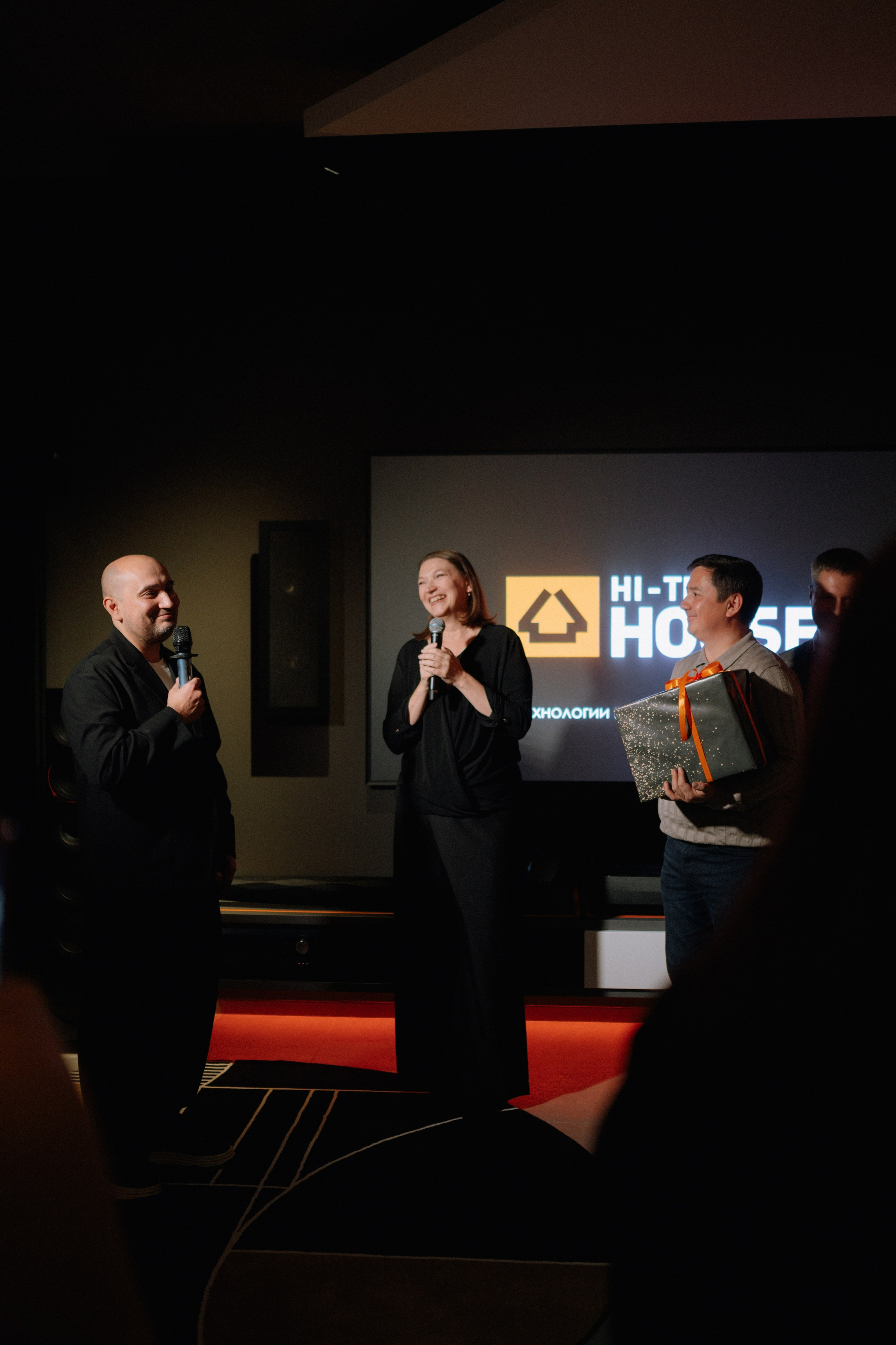 HI-TECH HOUSE. Свадебный и семейный фотограф Никита Корохов