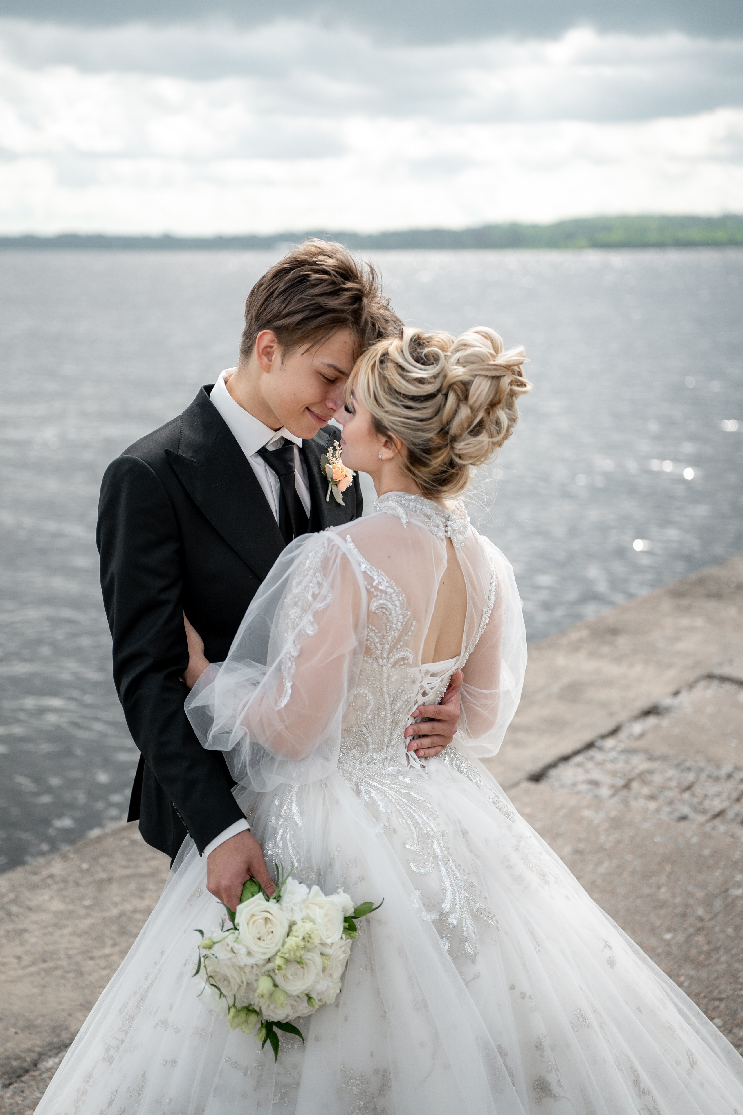 Свадебная фотосессия на пристани в Ломоносове