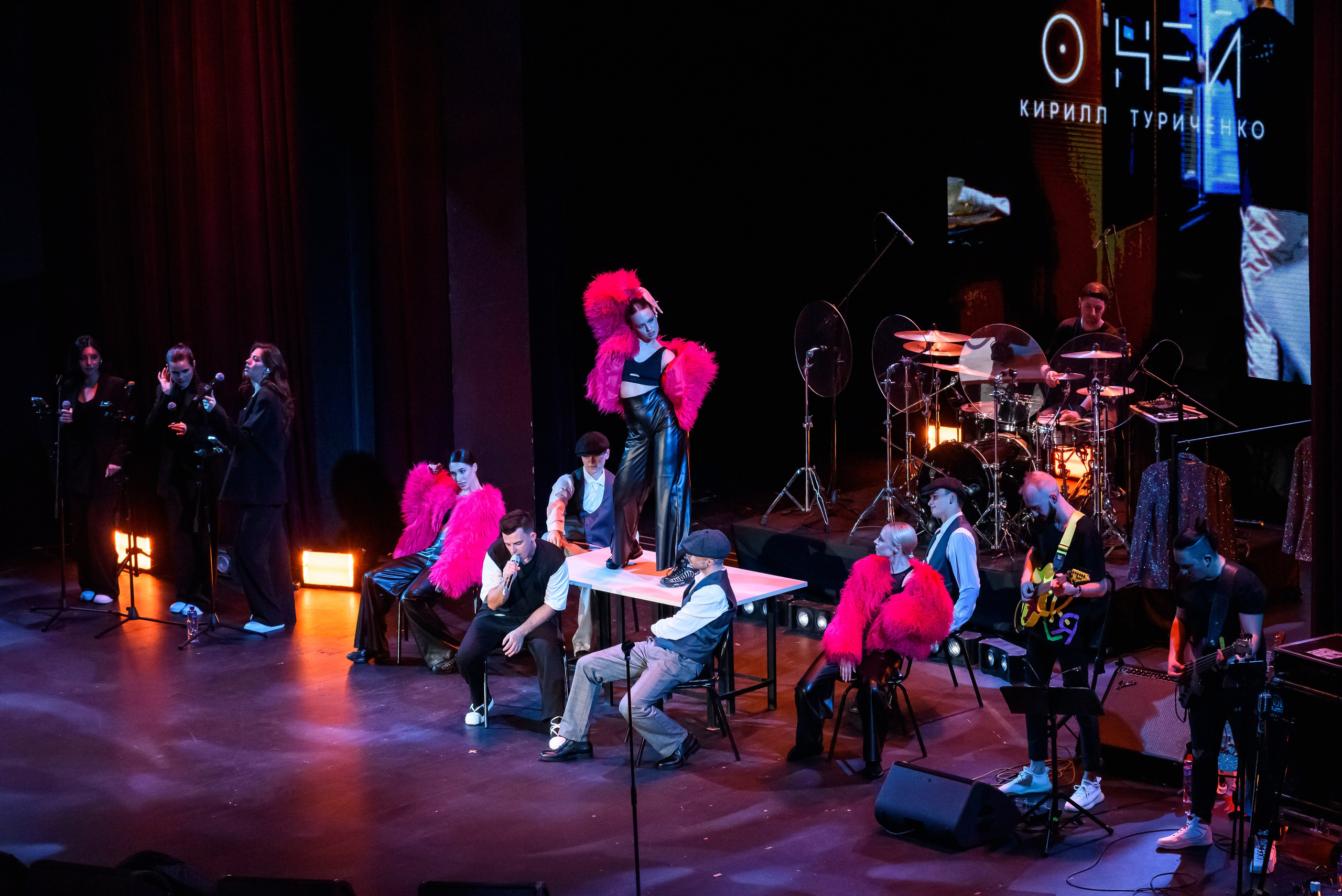 Кирилл Туриченко — Вегас Сити Холл. Бренд-фотограф для экспертов и блогеров в Москве Влада Горбовская