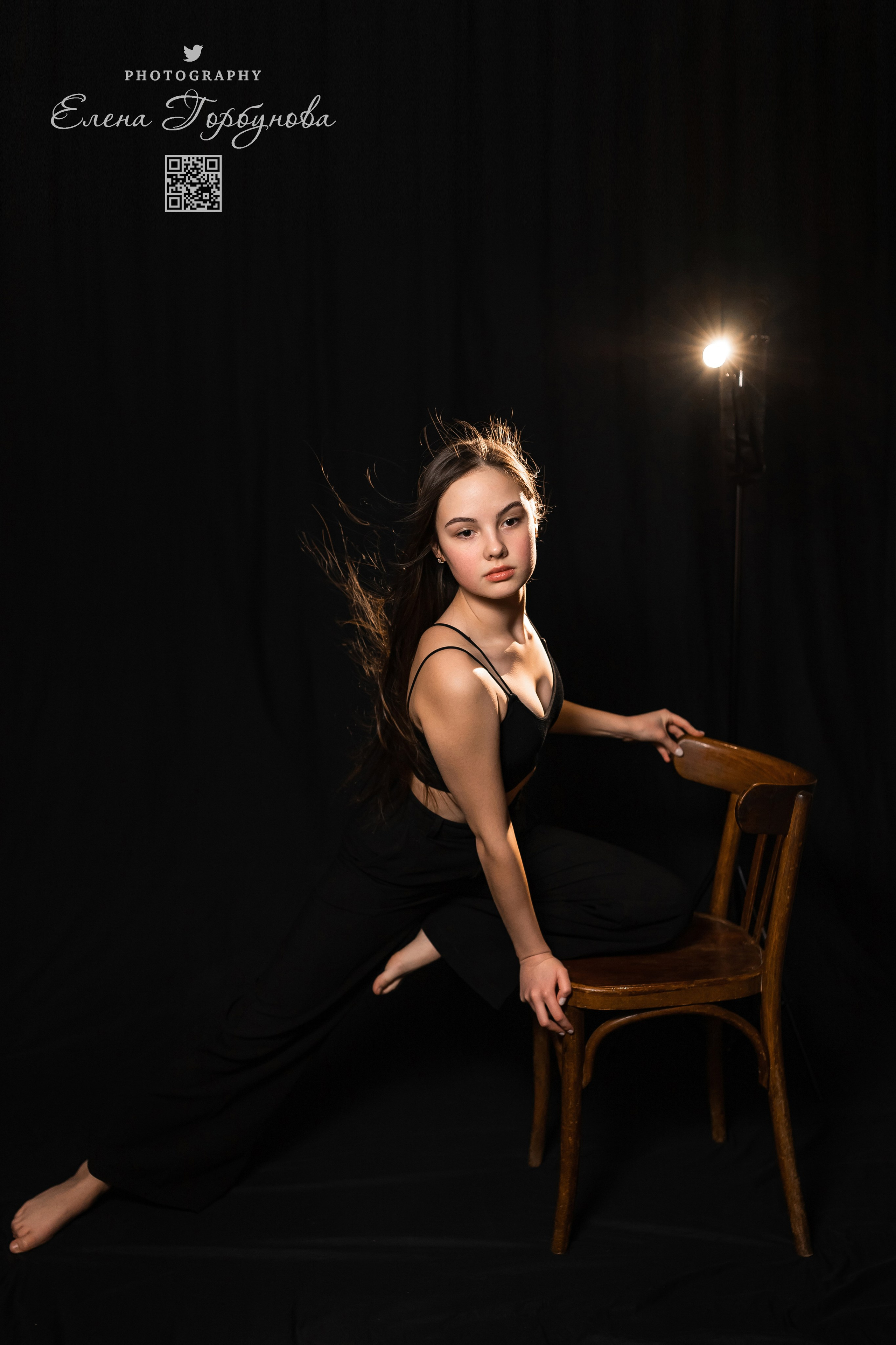 Моя студия. Полина и стул. Январь 2024. Фотограф Пермь. Свадьбы. Семья и дети, школа, д. сад. Фотокниги