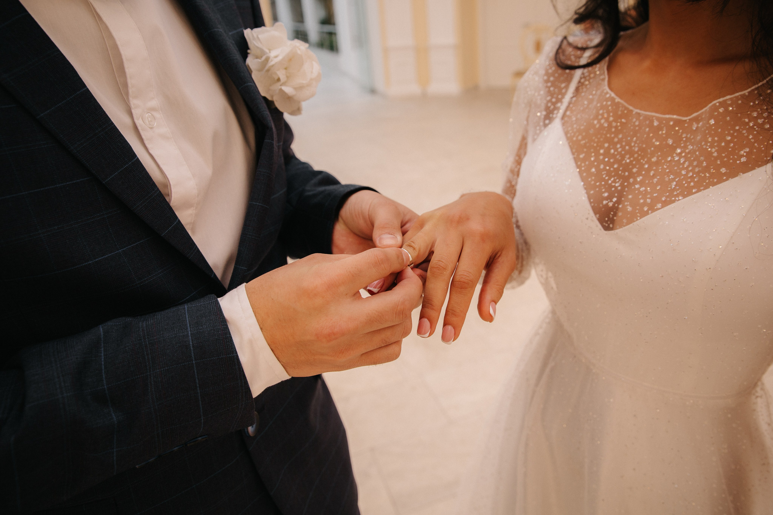 ВЫБОРГСКИЙ ЗАГС | июль, центр. Свадебный фотограф в Санкт-Петербурге Полина Корзухина