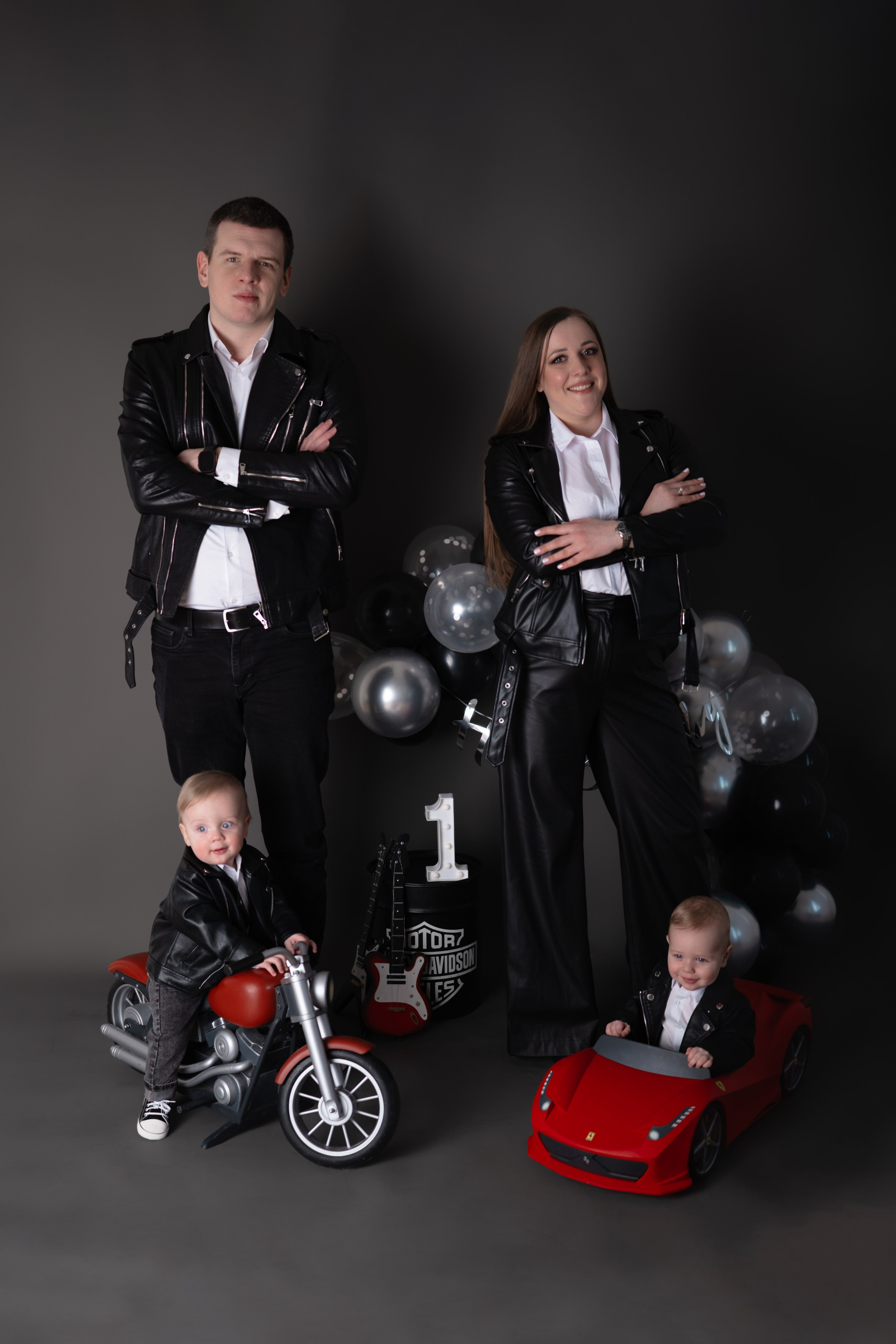 Годик Максиму и Кириллу. Семейный детский ньюборн фотограф в Москве Марта Петрова