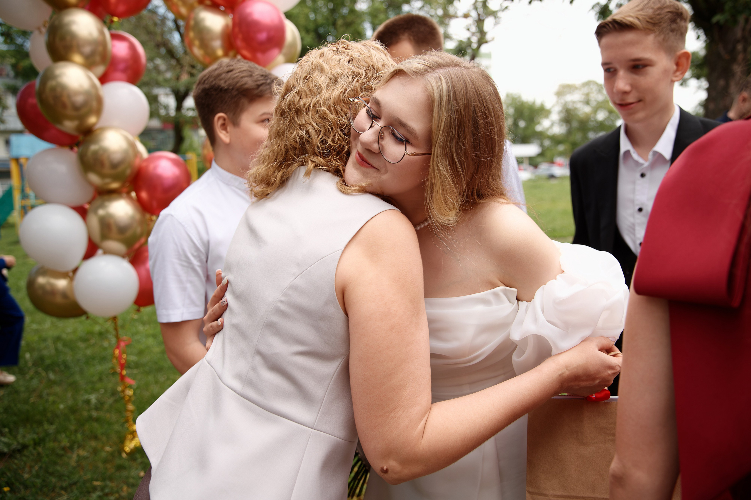 Вручение аттестатов Школа № 57. Семейный фотограф — Макс Белогрудов