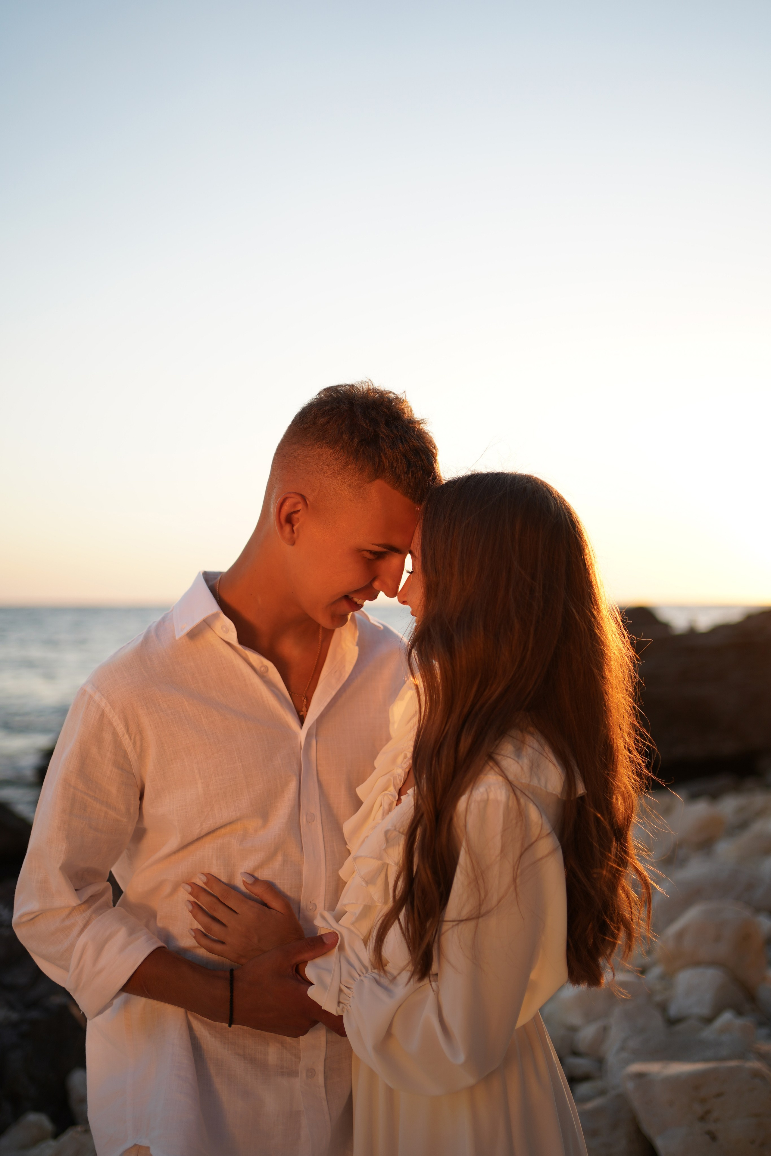 Матвей и Софья на фотосессии дикого пляжа Грот Дианы в Крыму. Свадебный фотограф в Ростове-на-Дону. Таинство Крещения и Венчания, семейные фотосессии. Алёна Чёботова