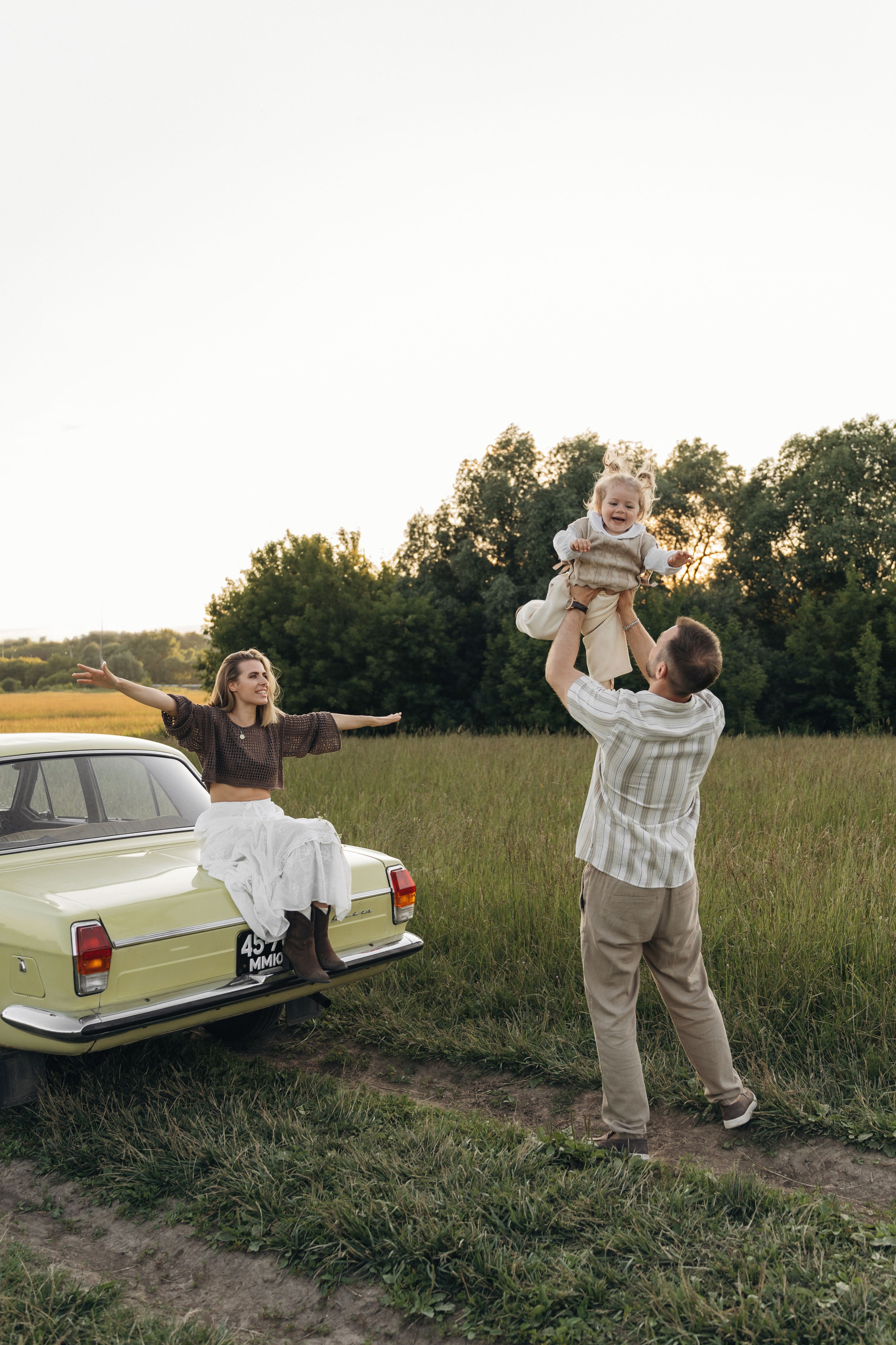 На машине загород. Ваш фотограф Вика Артемова