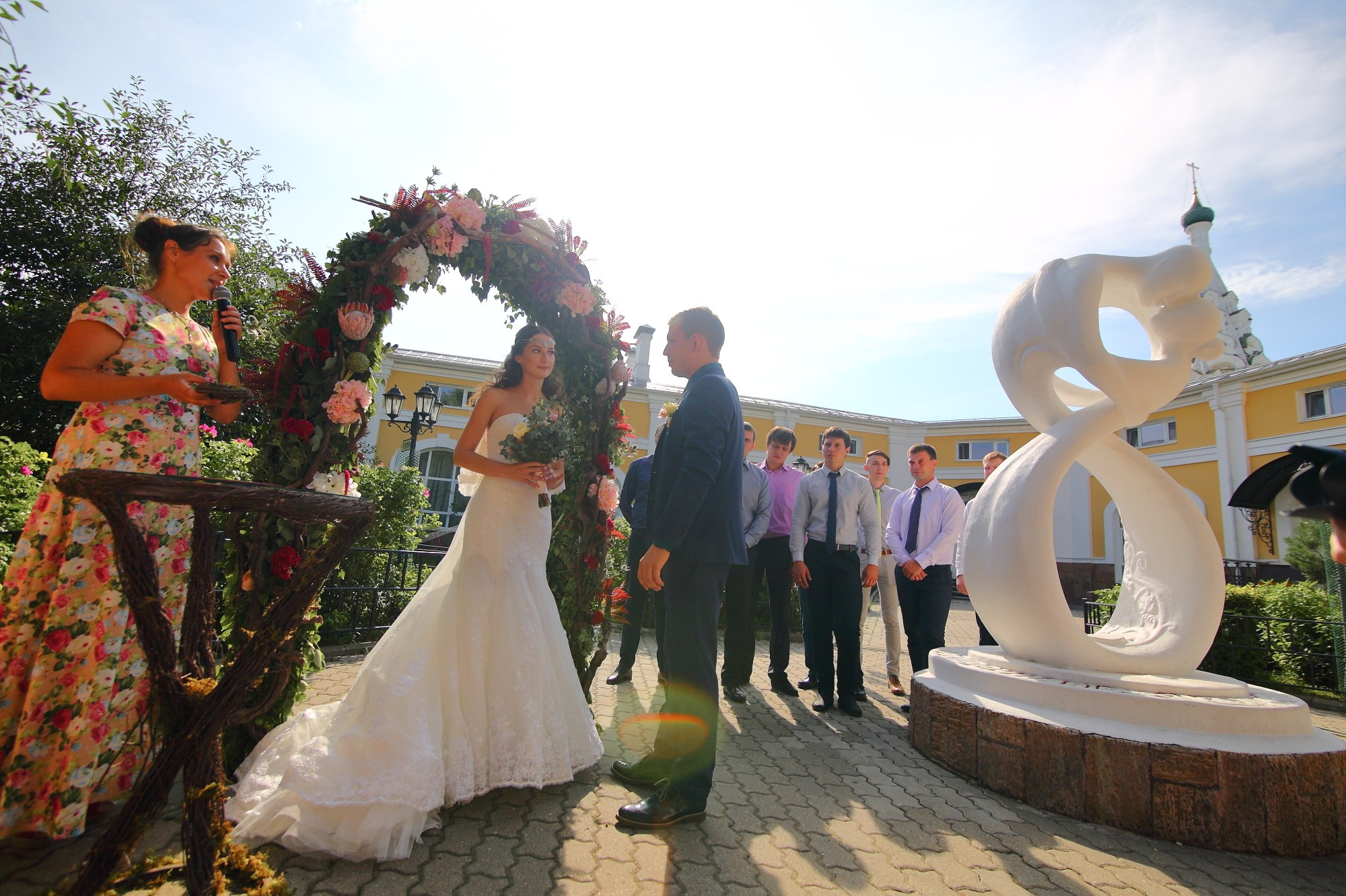 Выездная регистрация в красивом месте в Ярославле. Свадебный и репортажный фотограф в Ярославле и Санкт-Петербурге Роман Микрюков