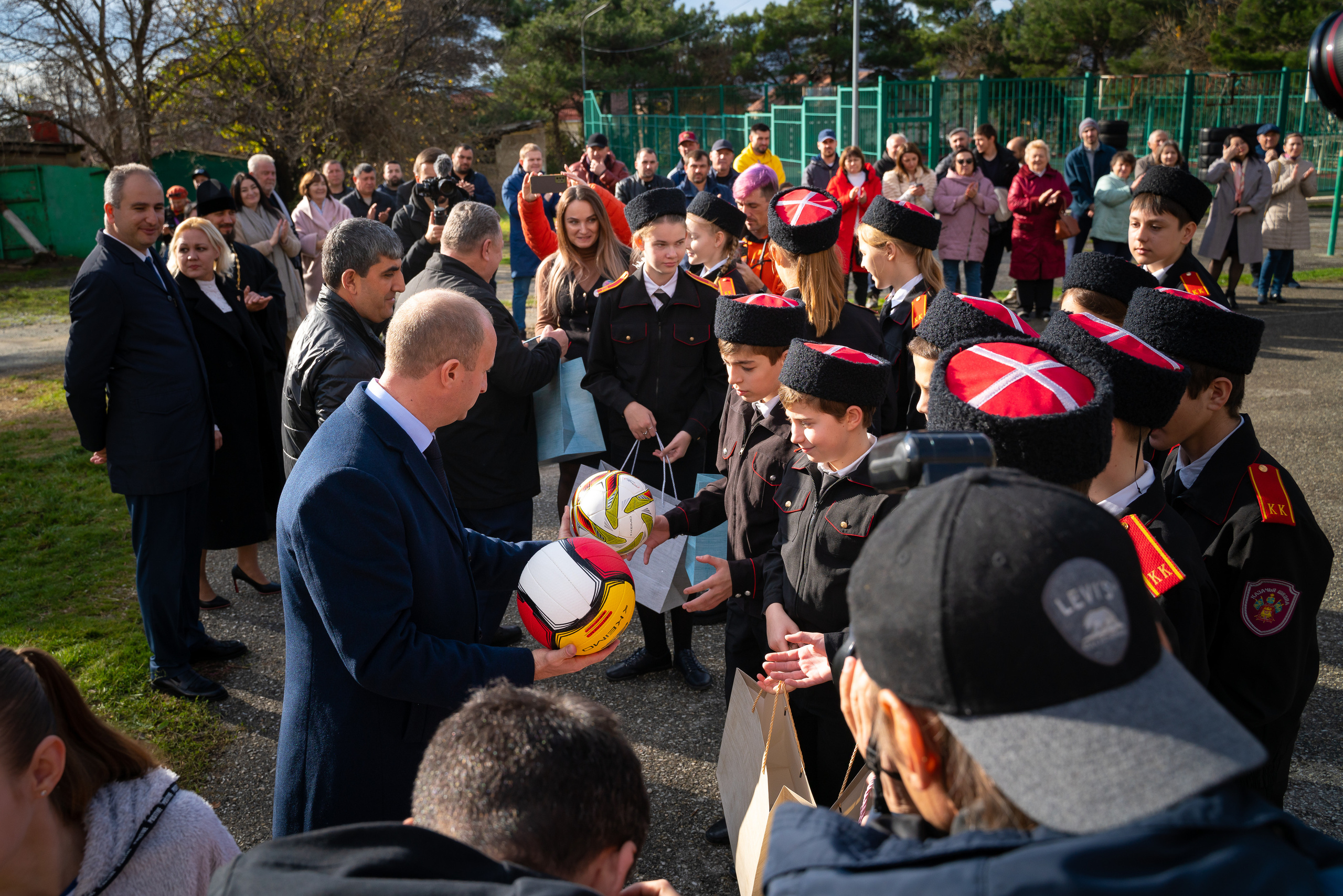 Открытие футбольного поля. Жизнь курорта Кабардинка в фотографиях