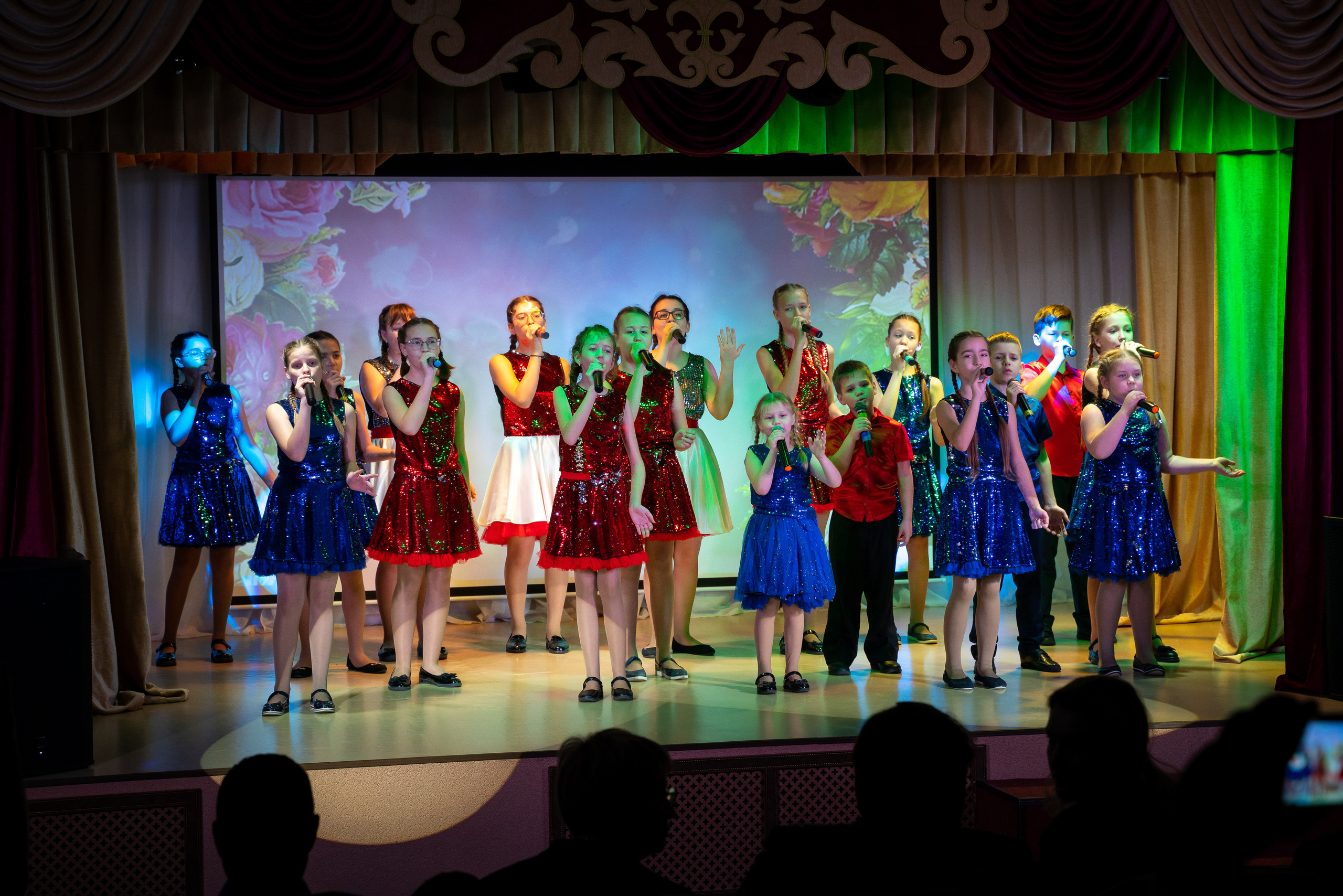 День матери. Виноградный. Жизнь курорта Кабардинка в фотографиях