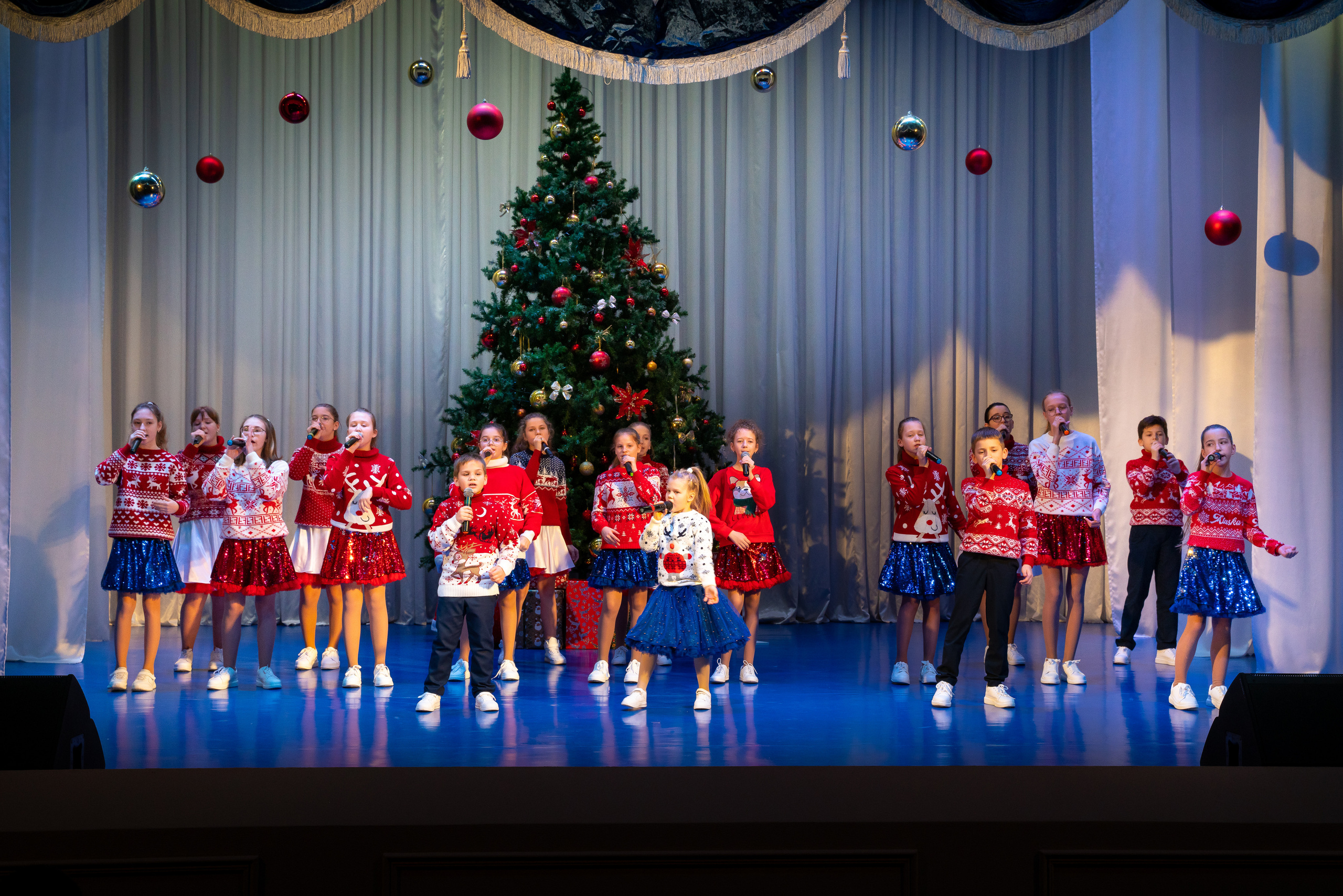 Новогодний концерт, Марьина Роща. Жизнь курорта Кабардинка в фотографиях