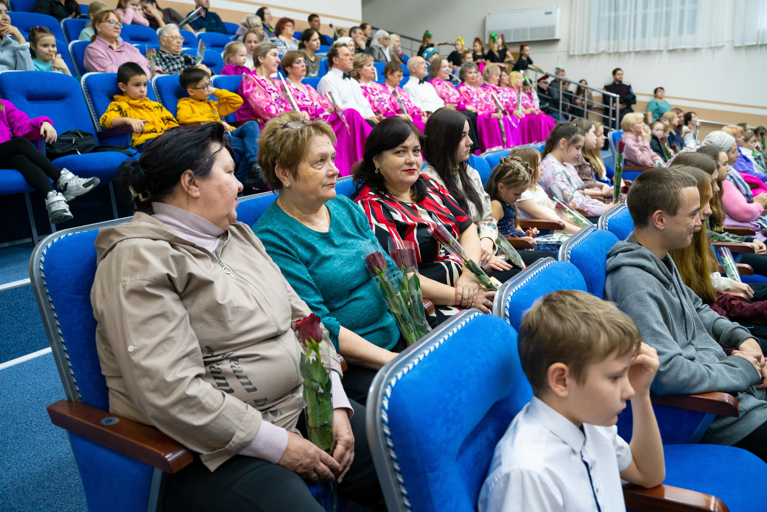 Концерт к 8 марта. Марьина роща. Жизнь курорта Кабардинка в фотографиях