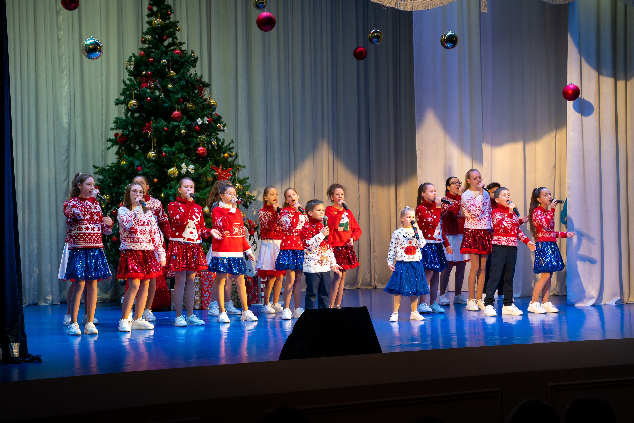Новогодний концерт, Марьина Роща. Жизнь курорта Кабардинка в фотографиях
