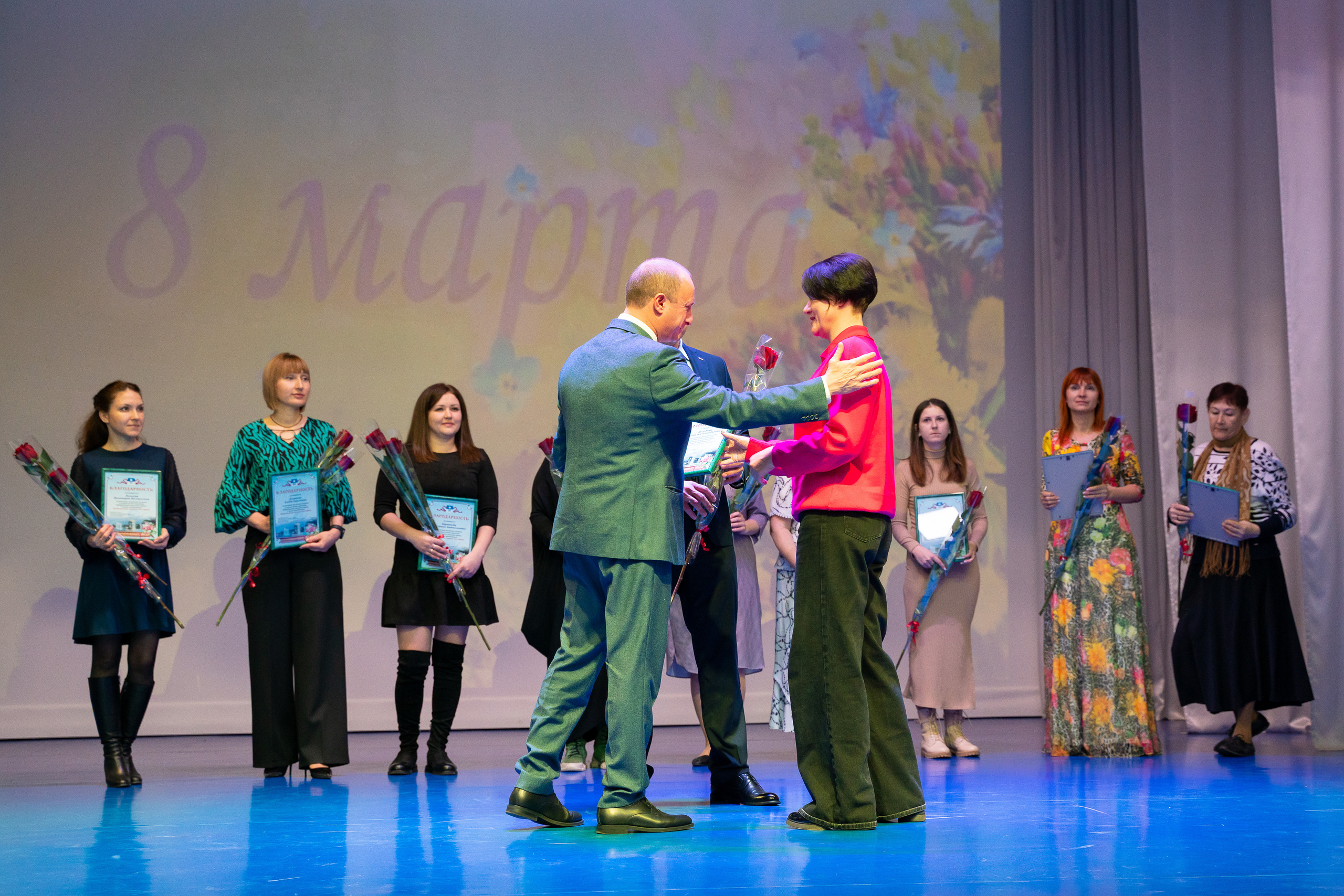 Концерт к 8 марта. Марьина роща. Жизнь курорта Кабардинка в фотографиях