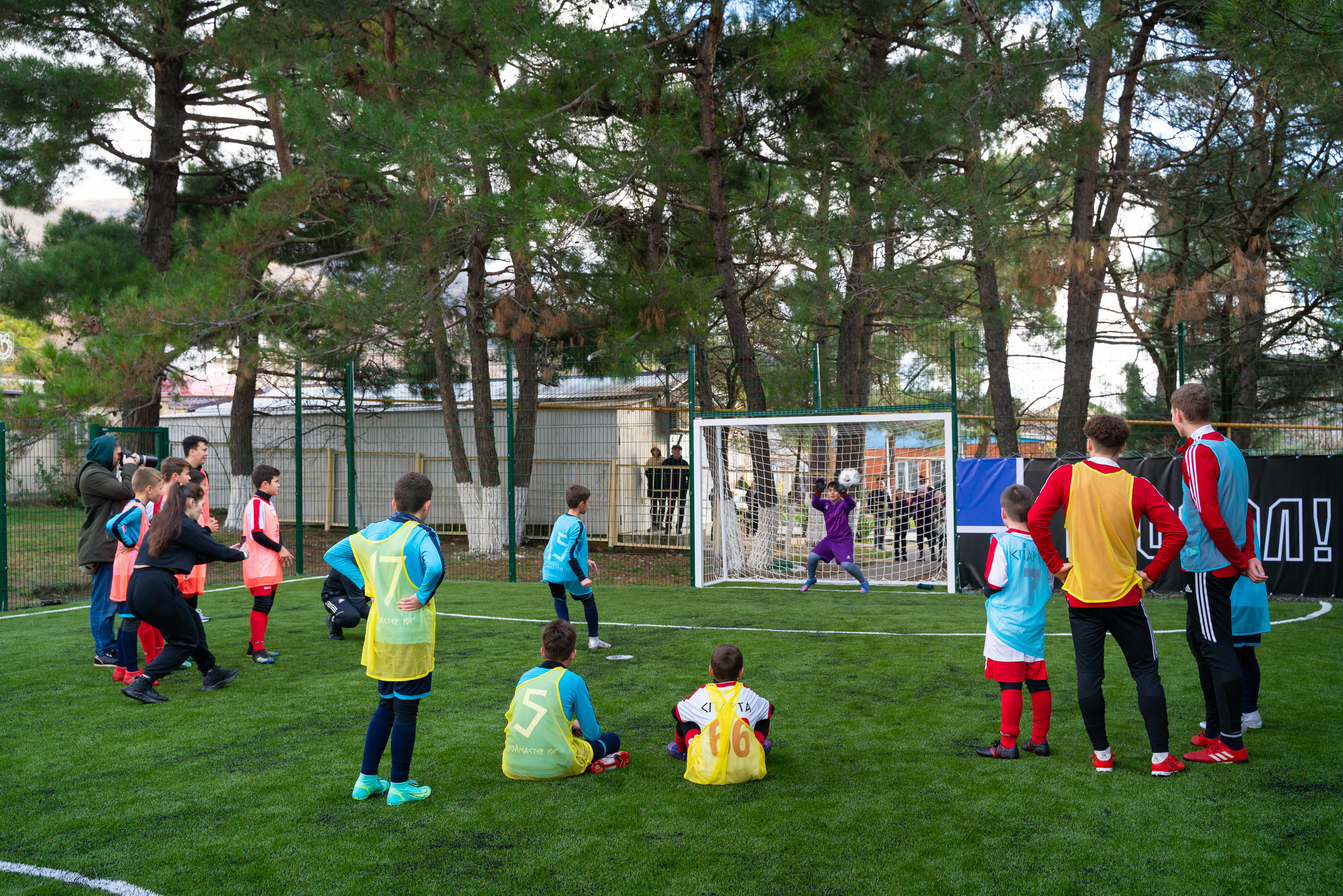 Открытие футбольного поля. Жизнь курорта Кабардинка в фотографиях