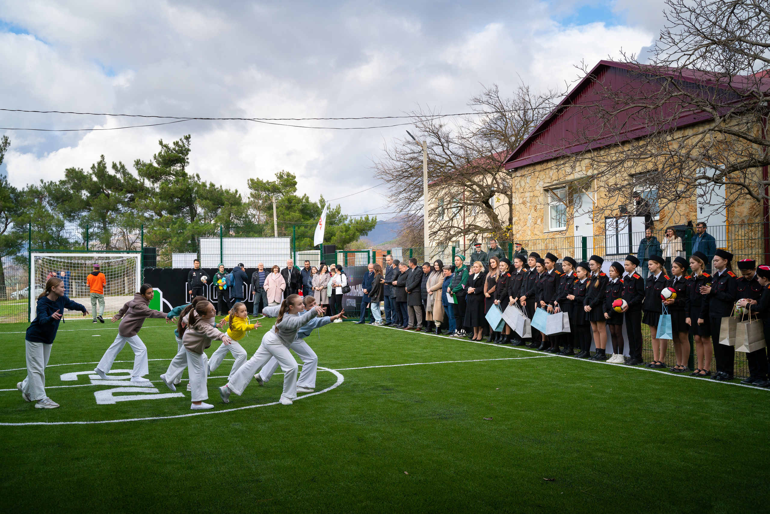Открытие футбольного поля. Жизнь курорта Кабардинка в фотографиях